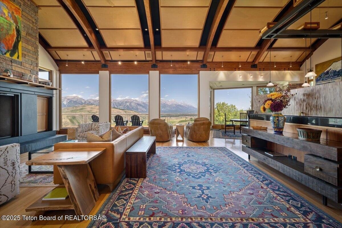 Jackson, Wyoming, 83001, United States, 4 Bedrooms Bedrooms, ,5 BathroomsBathrooms,Residential,For Sale,1851066