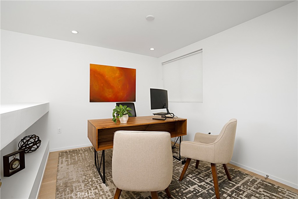 Los Angeles, California, 90019, United States, 2 Bedrooms Bedrooms, ,3 BathroomsBathrooms,Residential,For Sale,1990978