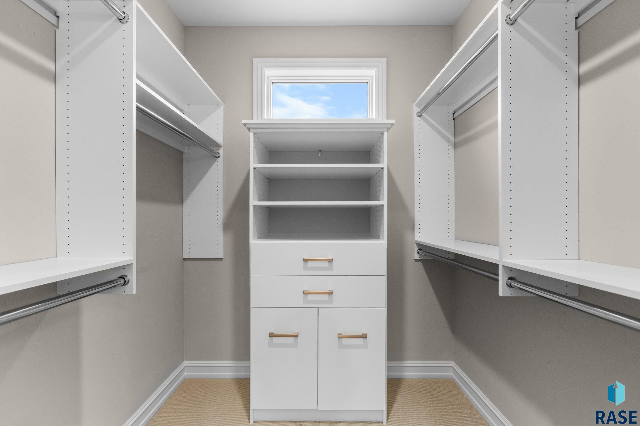 Sioux Falls, South Dakota, 57106, United States, 3 Bedrooms Bedrooms, ,2 BathroomsBathrooms,Residential,For Sale,1986319