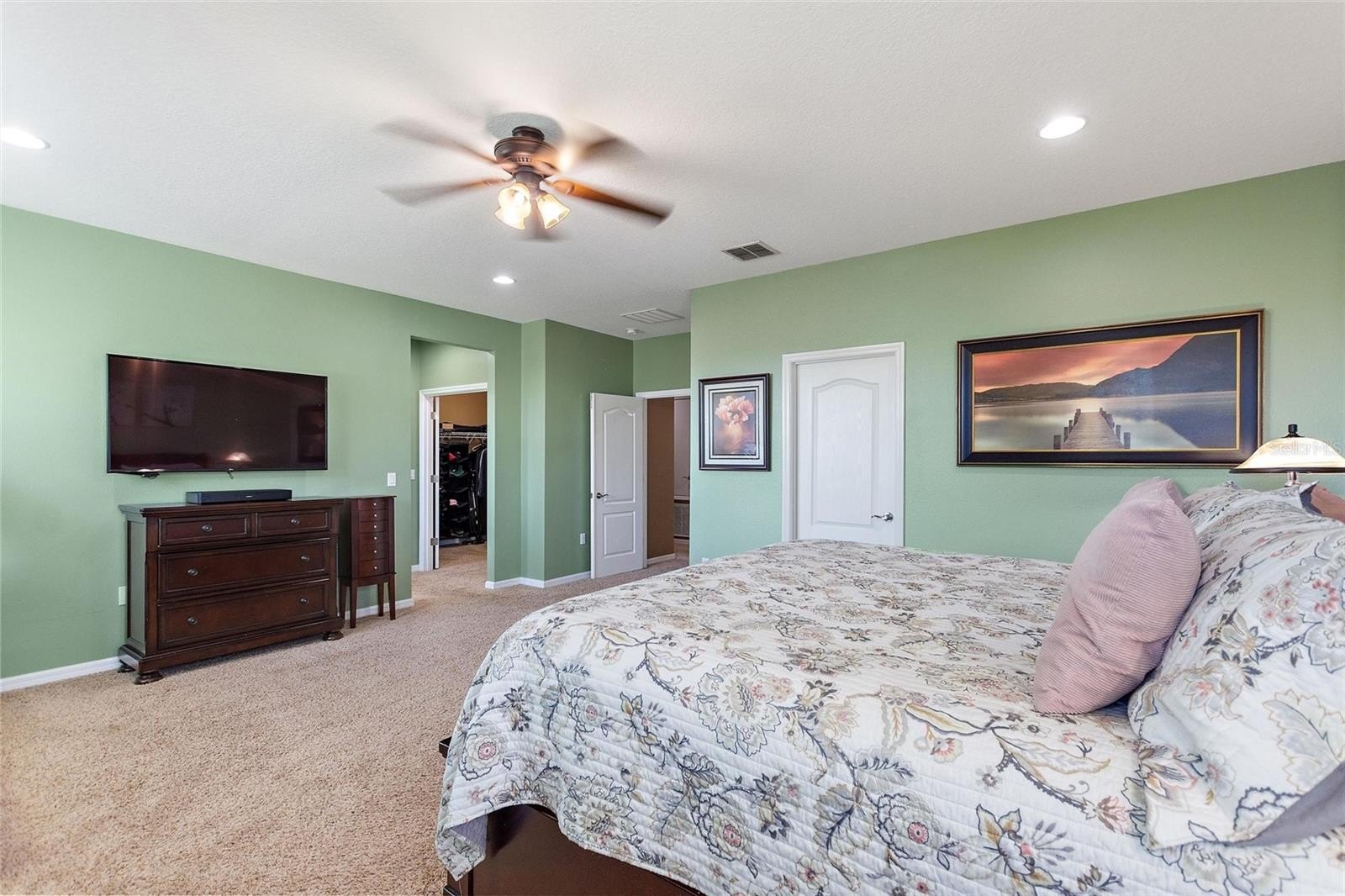 AUBURNDALE, Florida, 33823, United States, 5 Bedrooms Bedrooms, ,5 BathroomsBathrooms,Residential,For Sale,1986097