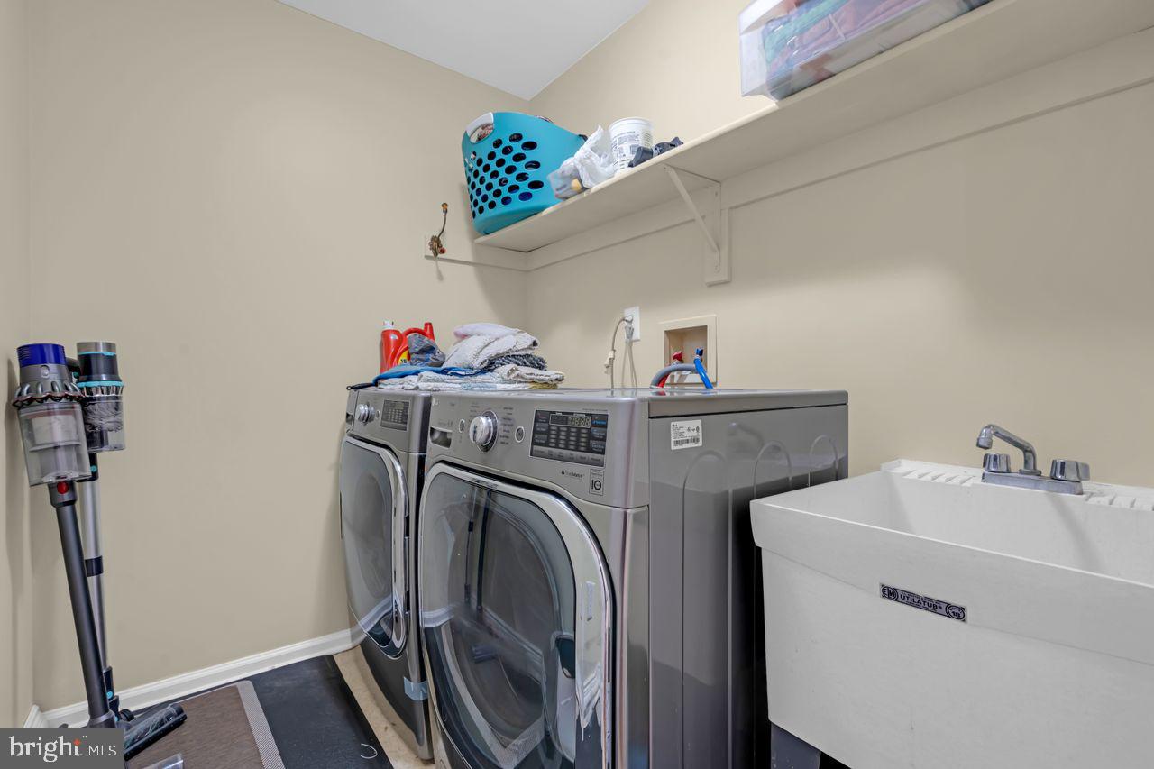 Pennington, New Jersey, 08534, United States, 3 Bedrooms Bedrooms, ,3 BathroomsBathrooms,Residential,For Sale,1987595