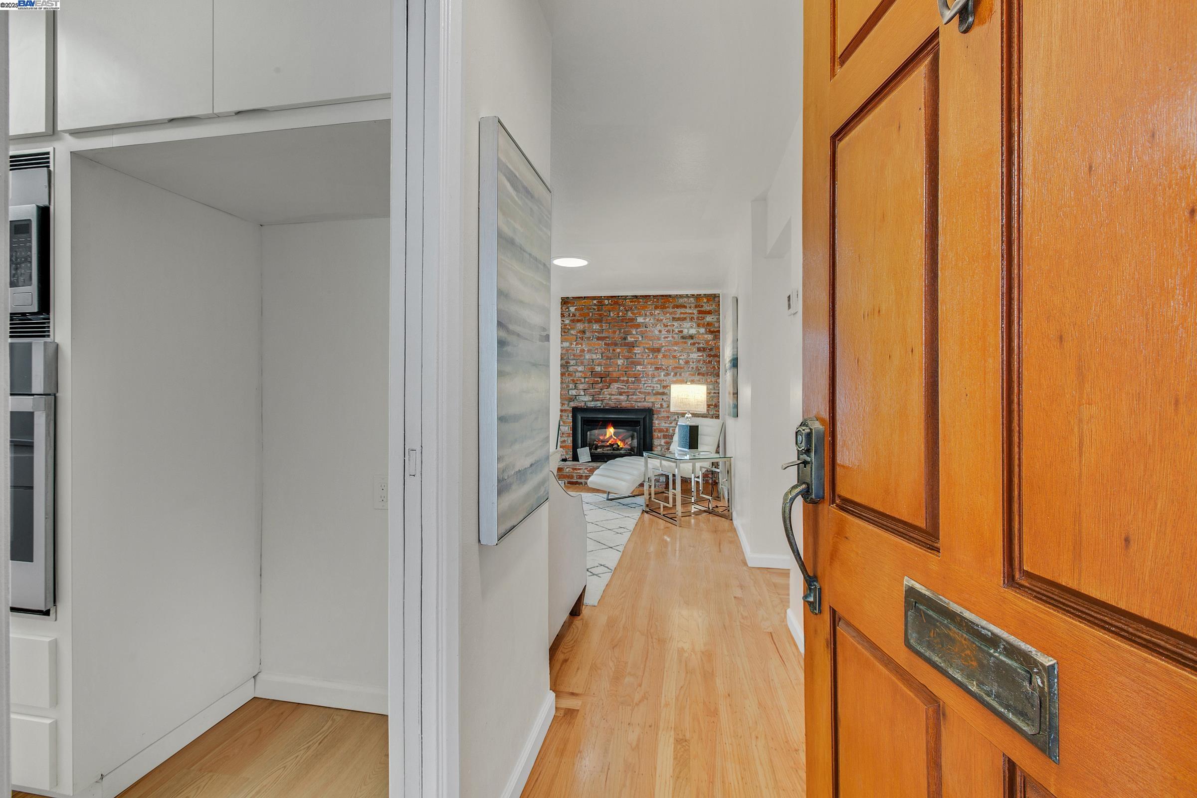 Hayward, California, 94544, United States, 6 Bedrooms Bedrooms, ,2 BathroomsBathrooms,Residential,For Sale,1868213