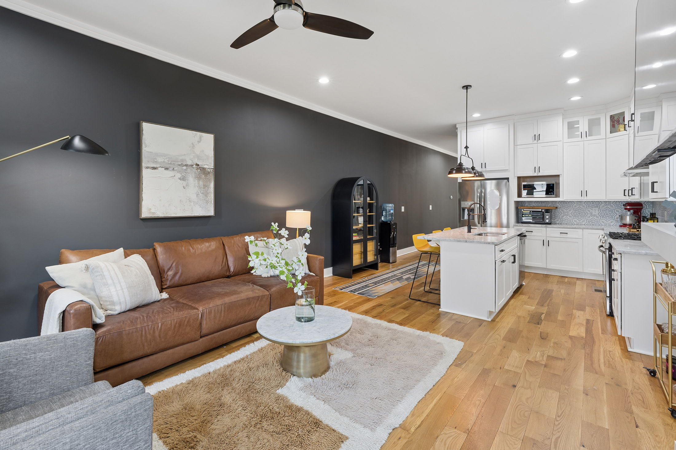  beautifully designed craftsman-style townhome near grant  park - 物件實景