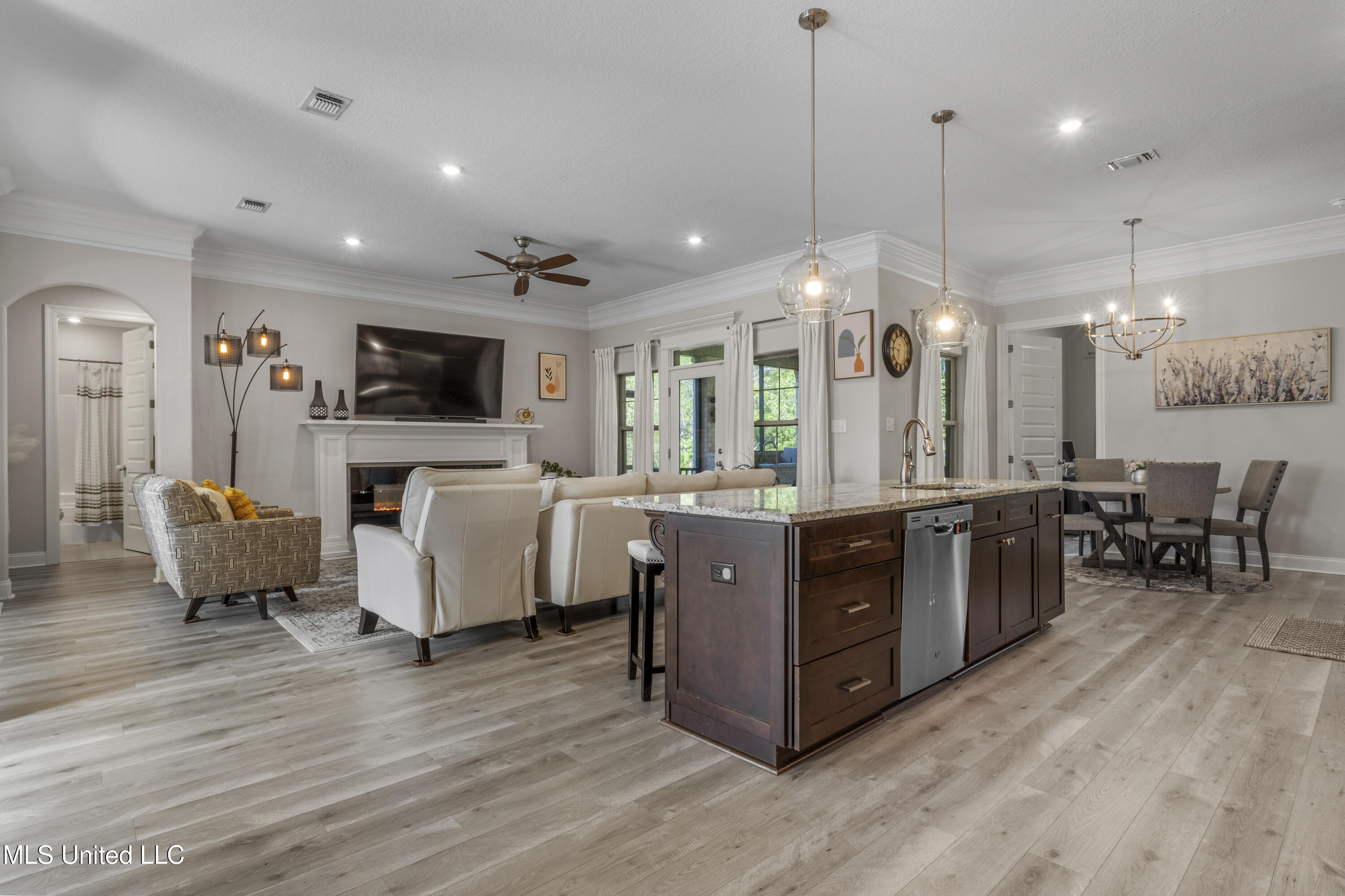 Ocean Springs, Mississippi, 39564, United States, 5 Bedrooms Bedrooms, ,3 BathroomsBathrooms,Residential,For Sale,1805037