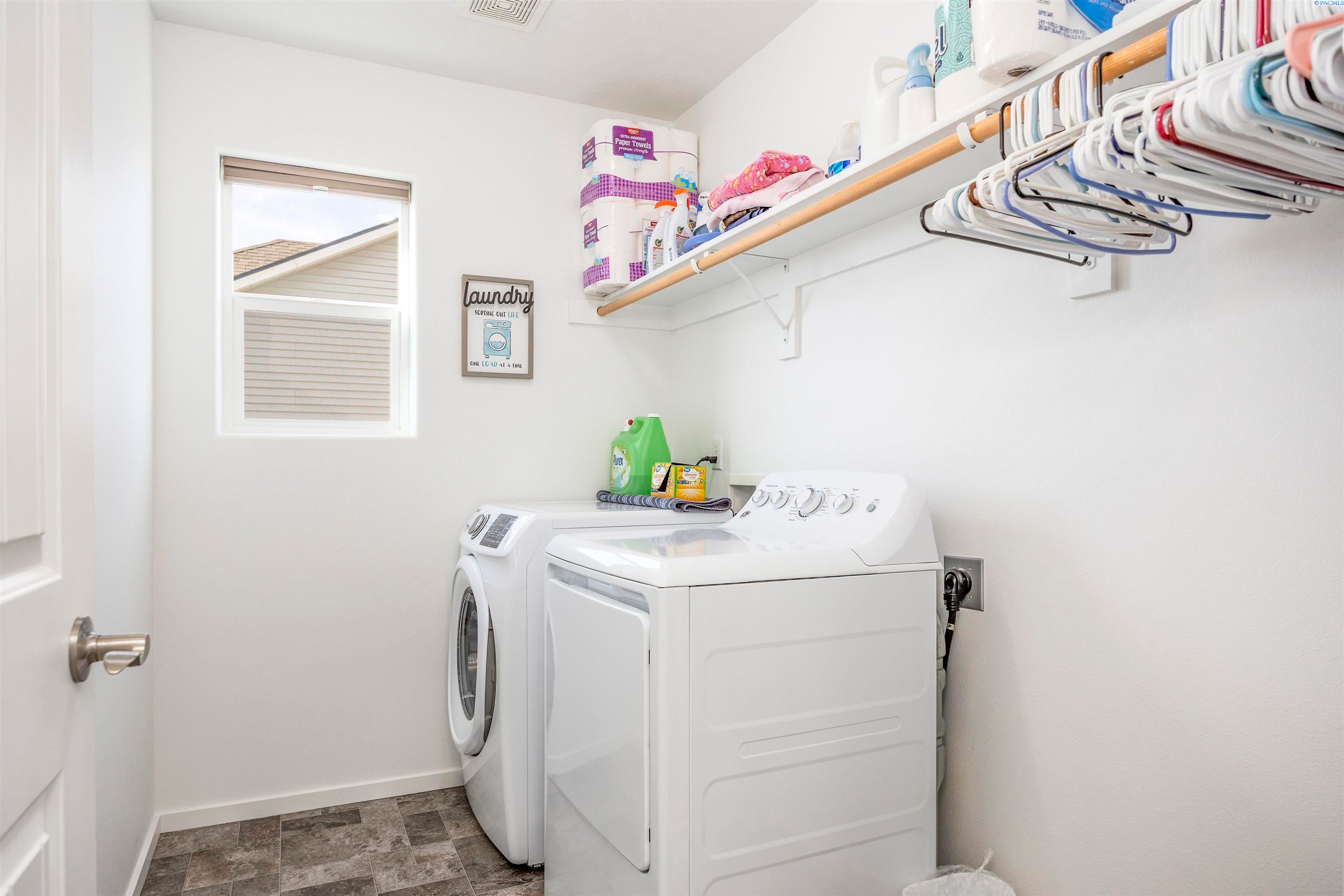 Pasco, Washington, 99301, United States, 4 Bedrooms Bedrooms, ,3 BathroomsBathrooms,Residential,For Sale,1974657