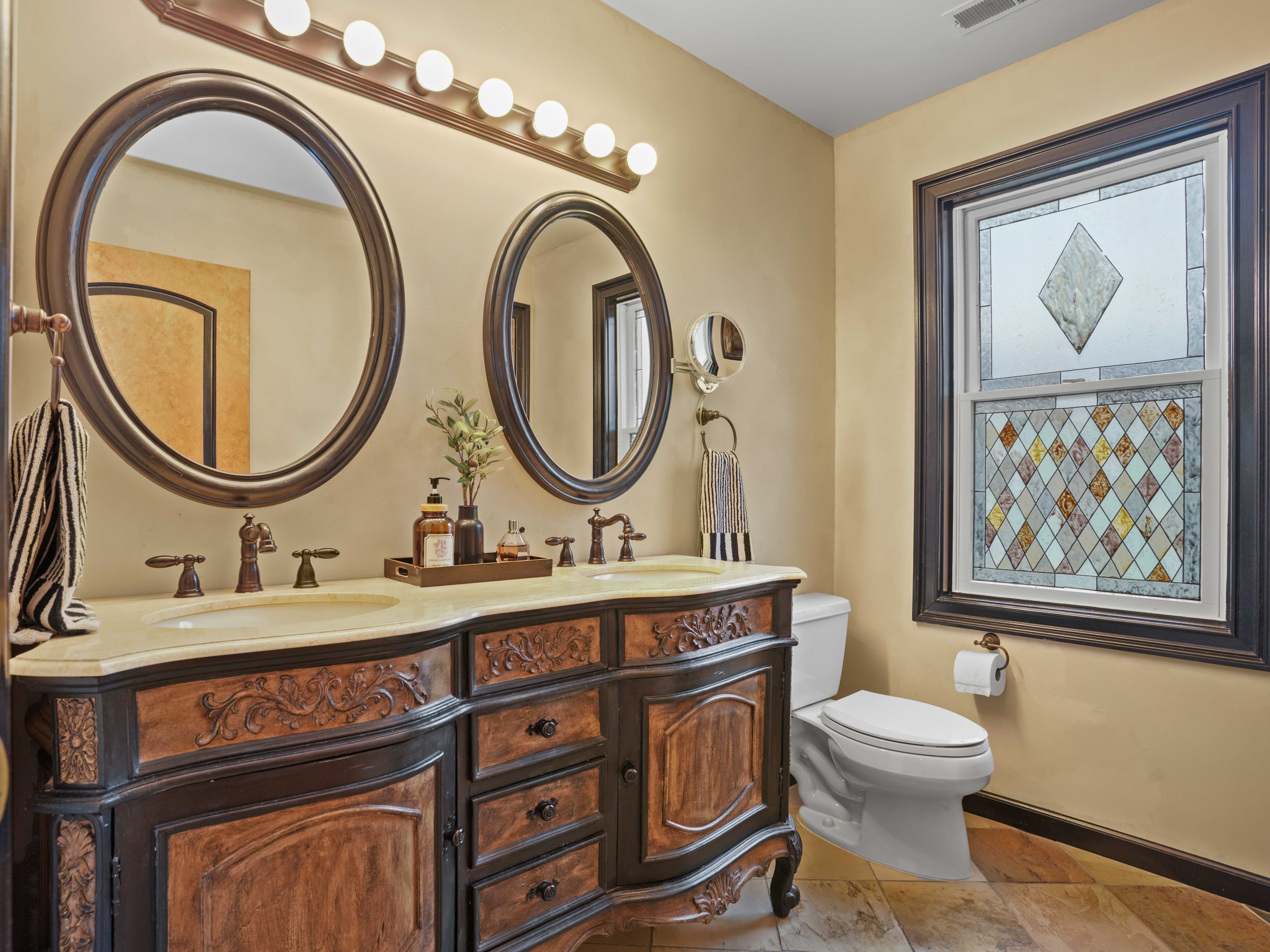  Stunning Custom Colonial - 物件實景