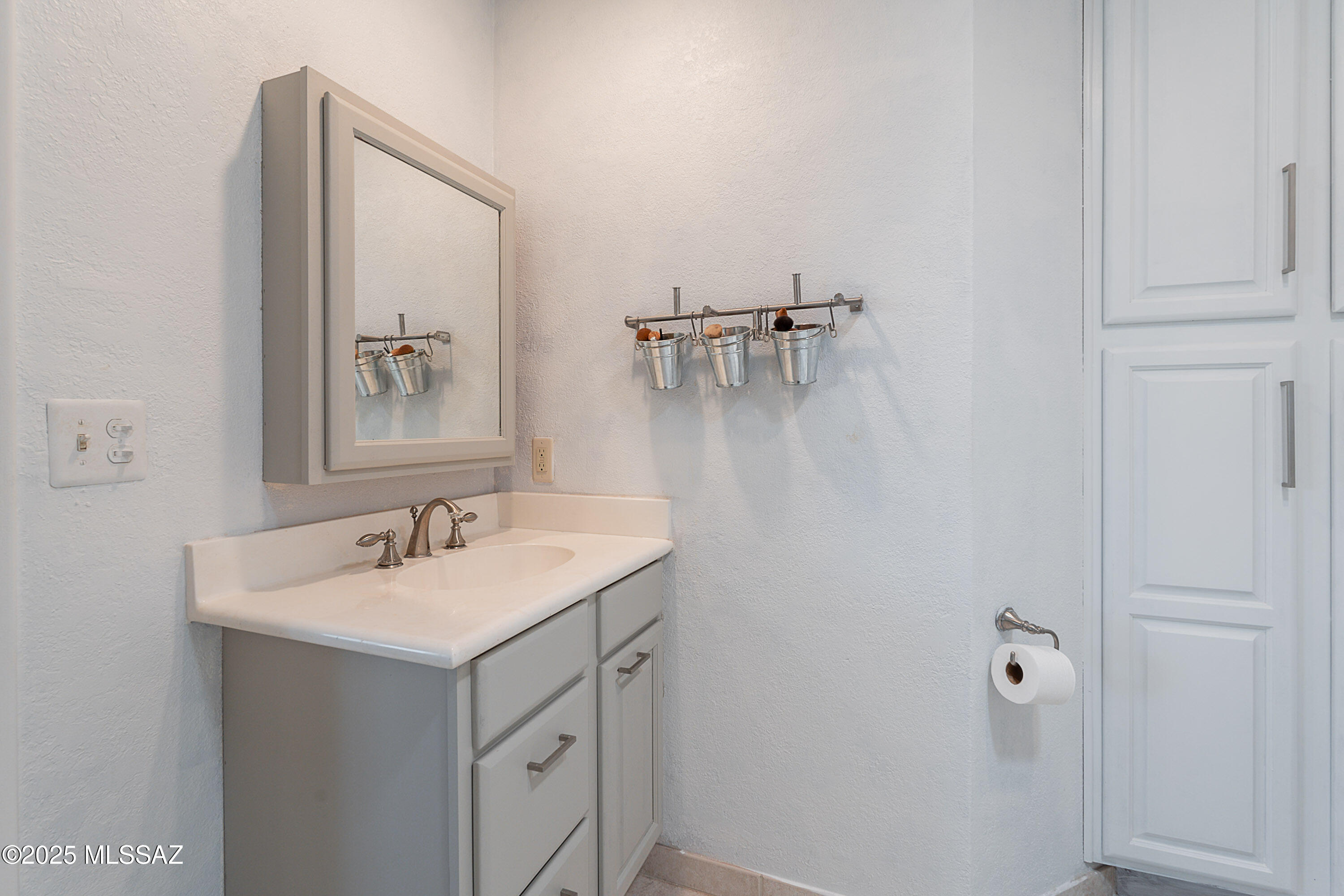 Tucson, Arizona, 85745, United States, 3 Bedrooms Bedrooms, ,2 BathroomsBathrooms,Residential,For Sale,1857796