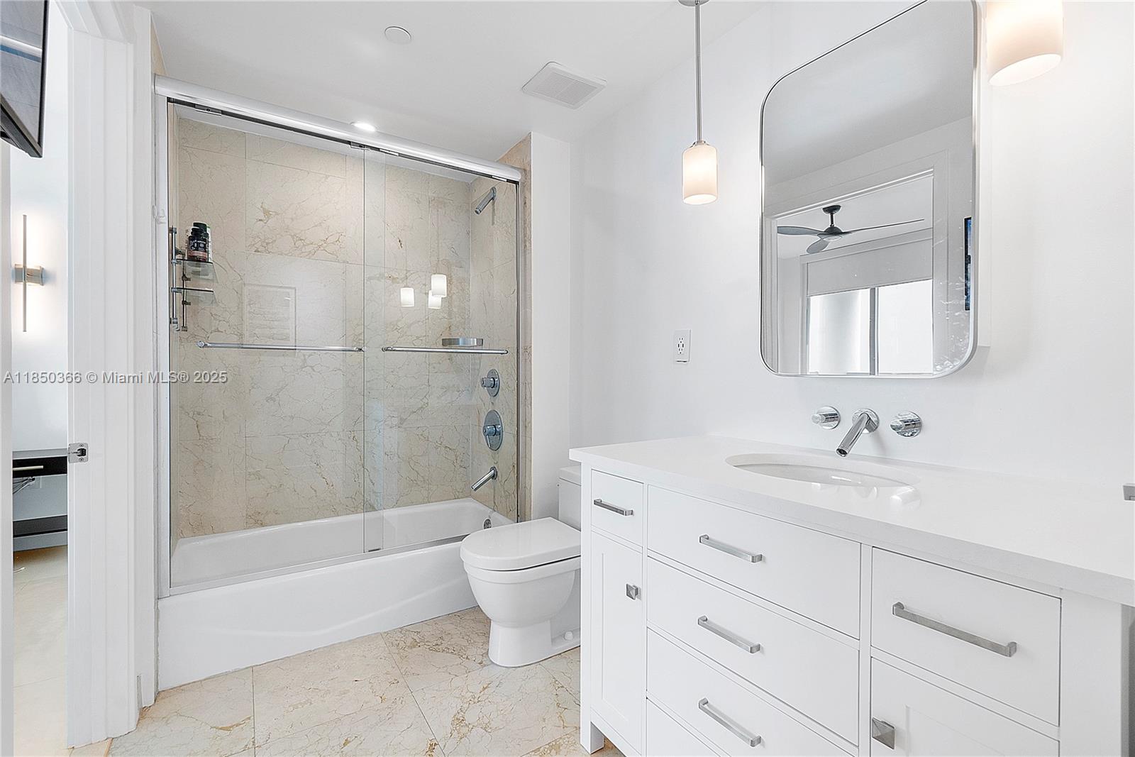 Miami Beach, Florida, 33140, United States, 1 Bedroom Bedrooms, ,1 BathroomBathrooms,Residential,For Sale,1906167