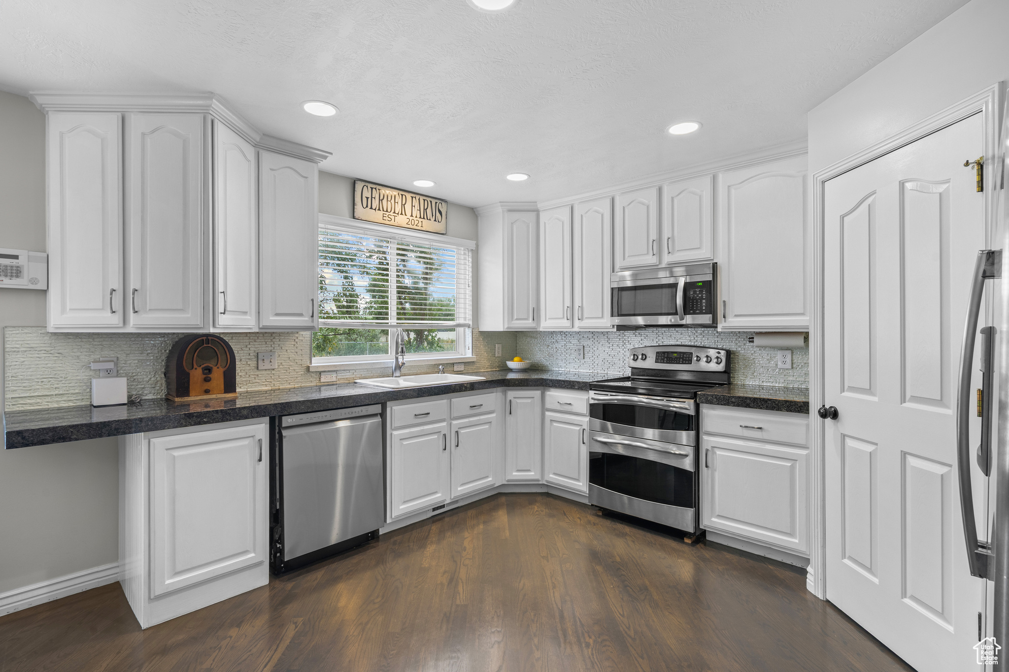 Riverton, Utah, 84065, United States, 6 Bedrooms Bedrooms, ,4 BathroomsBathrooms,Residential,For Sale,1983614