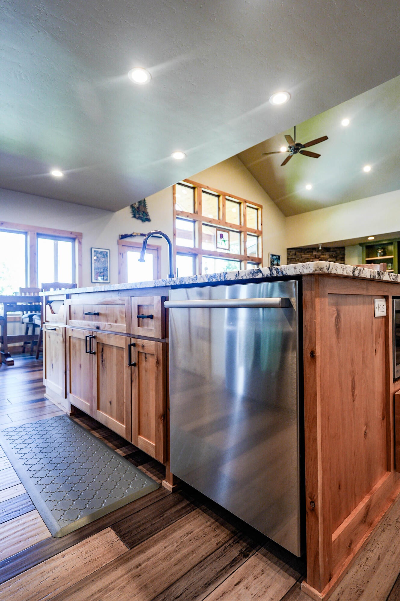 Klamath Falls, Oregon, 97601, United States, 3 Bedrooms Bedrooms, ,4 BathroomsBathrooms,Residential,For Sale,1940970