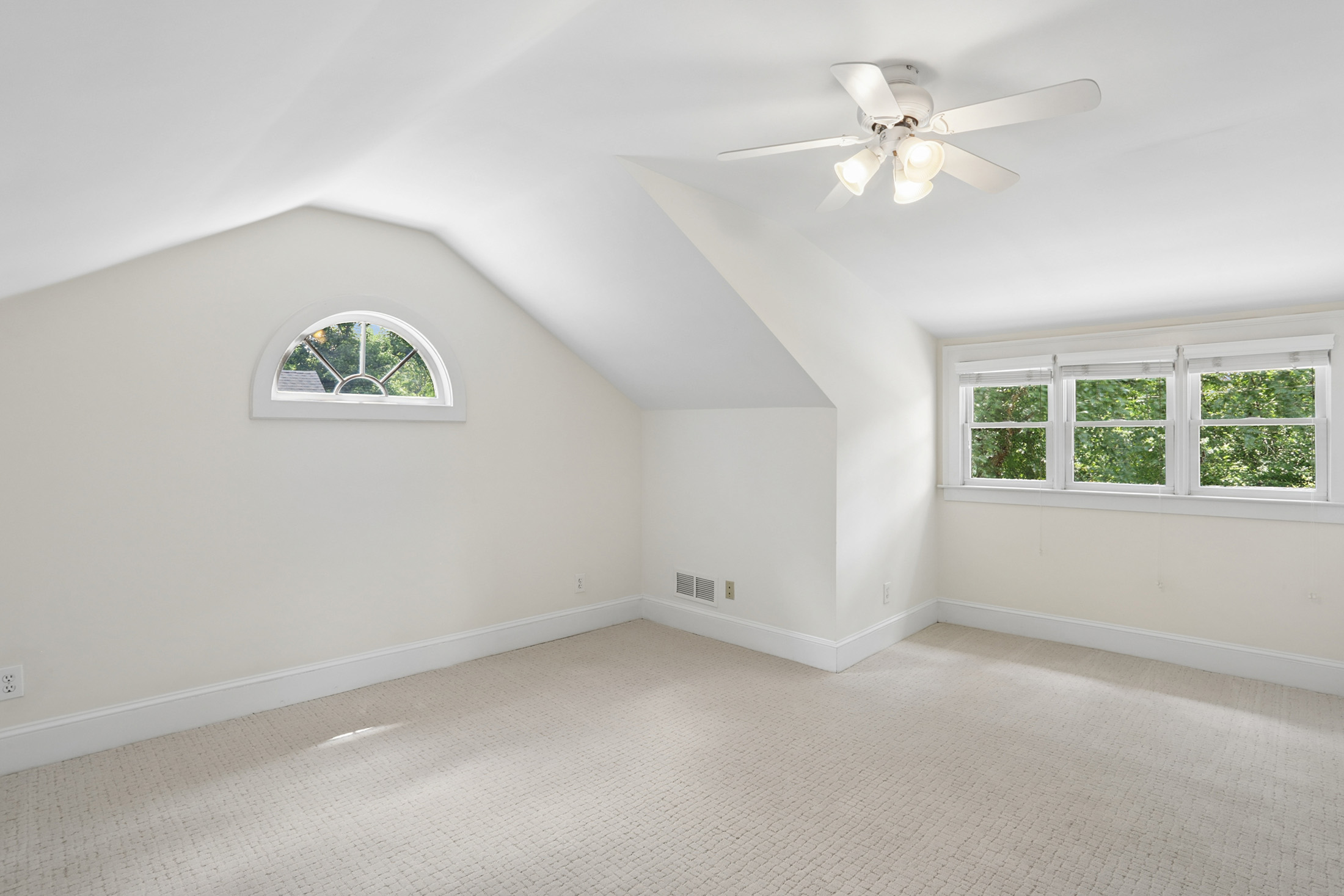  Charming Four Bedroom Cottage in Beloved Haynes Manor Neighborhood - 物件實景