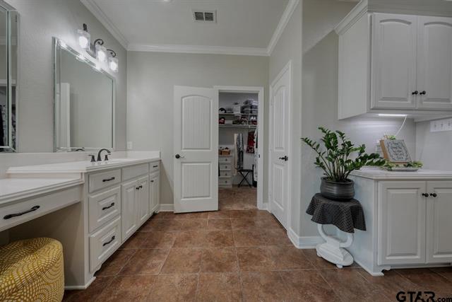 Tyler, Texas, 75706, United States, 4 Bedrooms Bedrooms, ,3 BathroomsBathrooms,Residential,For Sale,1976690