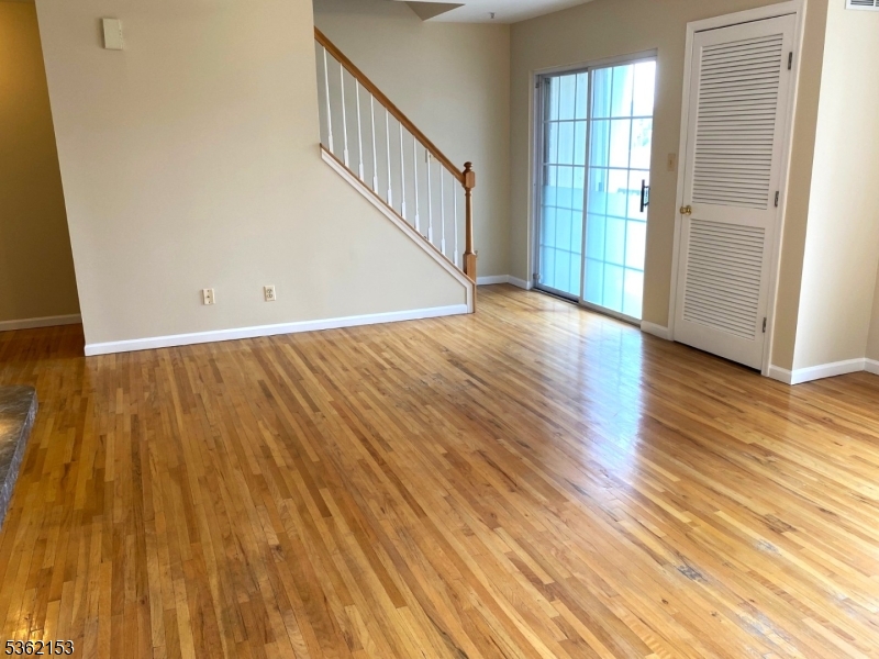 Newark City, New Jersey, 07105, United States, 2 Bedrooms Bedrooms, ,3 BathroomsBathrooms,Residential,For Sale,1849071