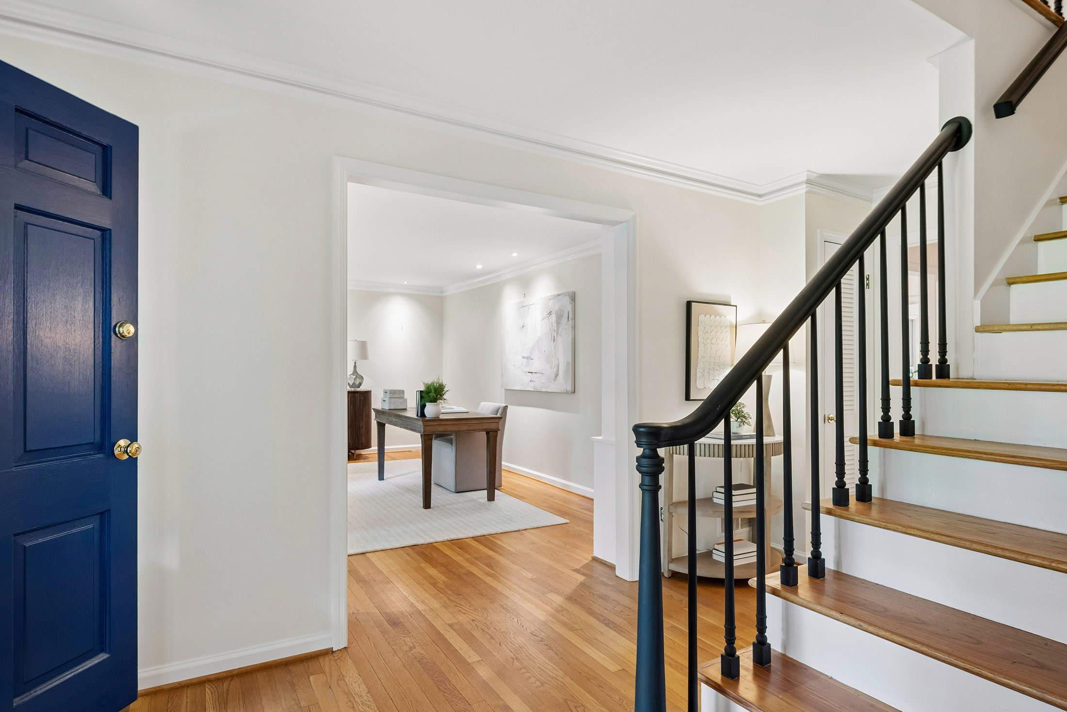  Timeless Character, Generous Living Spaces and a Quiet Cul-de-sac Location - 物件實景
