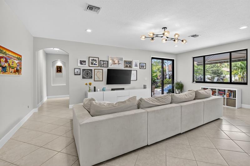 Miramar, Florida, 33027, United States, 5 Bedrooms Bedrooms, ,3 BathroomsBathrooms,Residential,For Sale,1987631