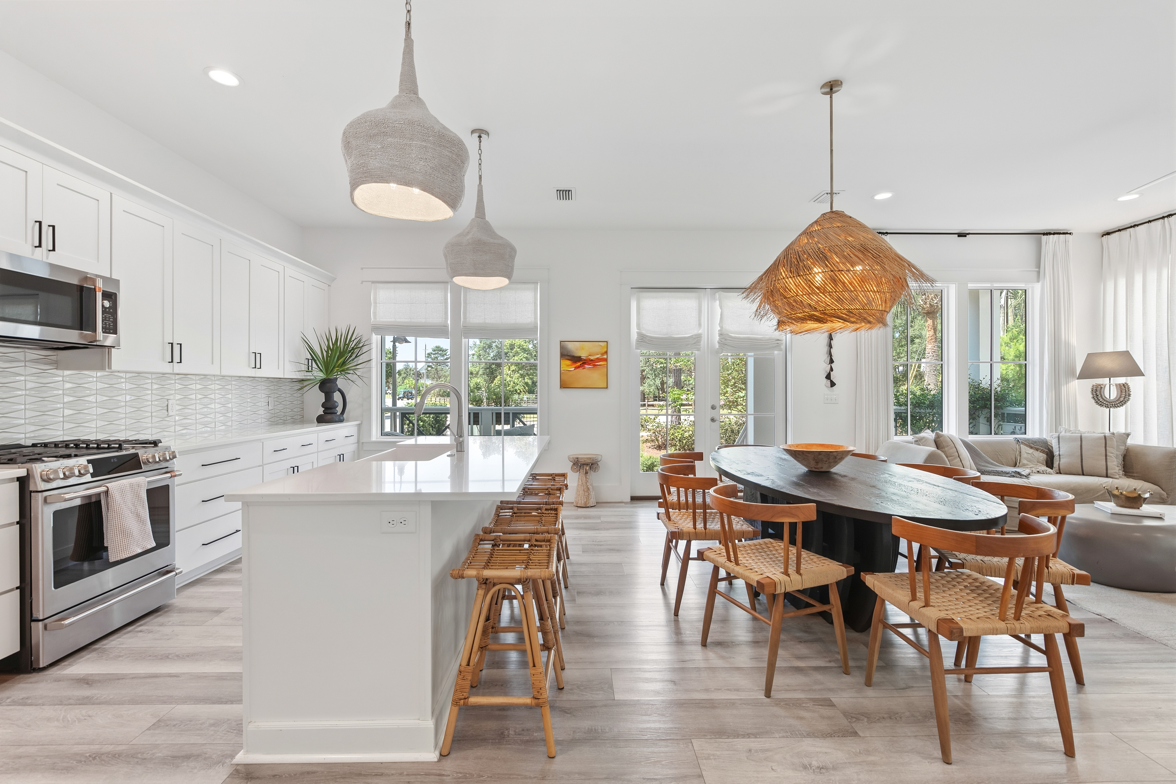  Turnkey Coastal Luxury Across From Eastern Lake And Steps To The Gulf - 物件實景
