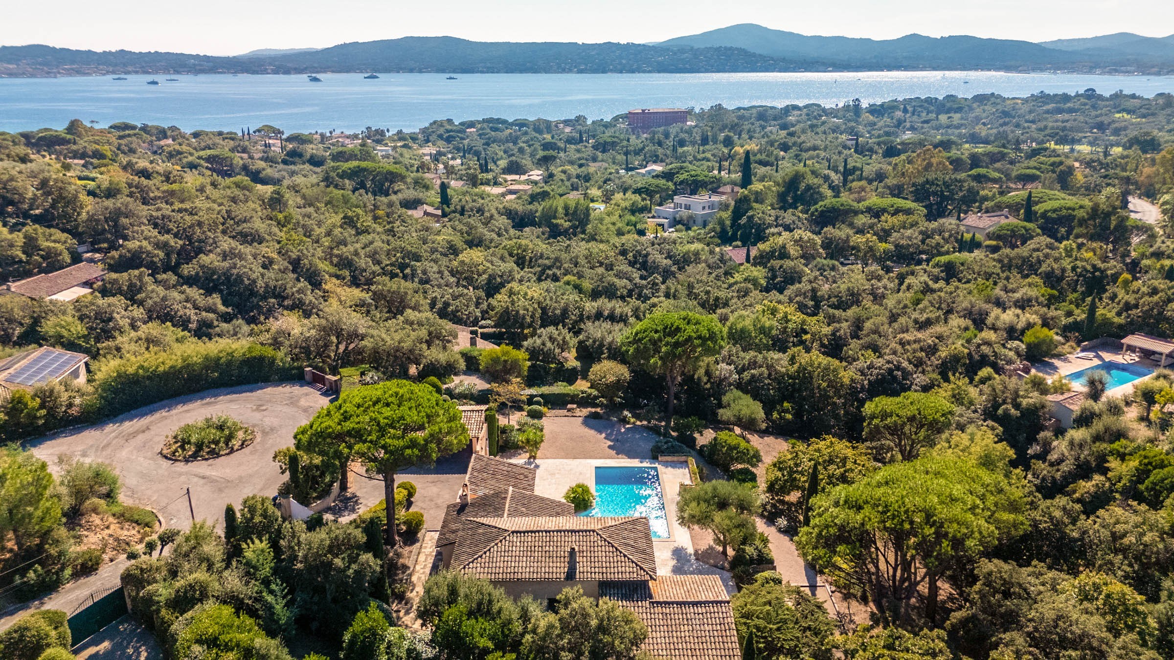  Provençal villa with pool for sale in Grimaud, near Guerrevieille beach - 物件實景