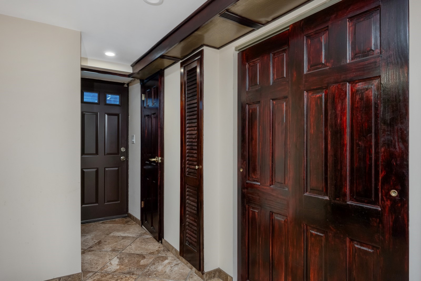 Middle Village, New York, 11379, United States, 2 Bedrooms Bedrooms, ,2 BathroomsBathrooms,Residential,For Sale,1941083