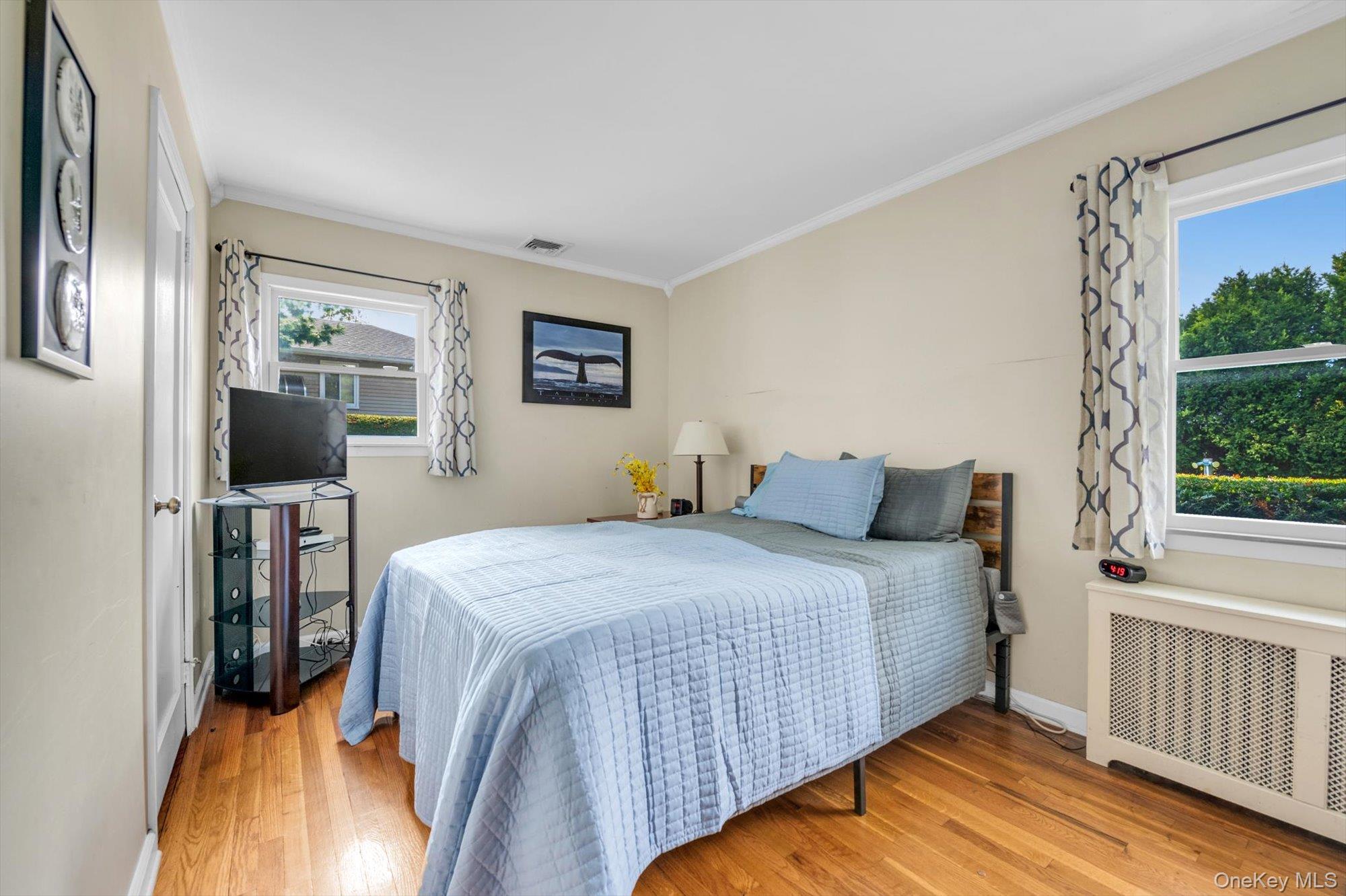 Hicksville, New York, 11801, United States, 3 Bedrooms Bedrooms, ,2 BathroomsBathrooms,Residential,For Sale,1950736