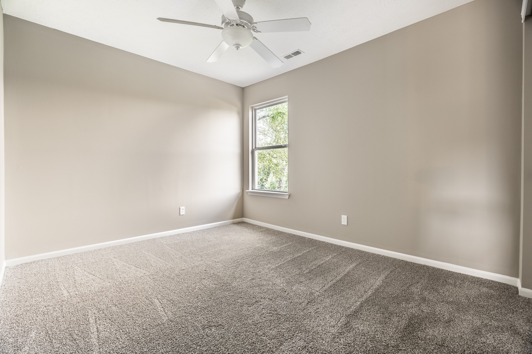  Beautifully Remodeled Geist-Area 4 Bedroom Home - 物件實景