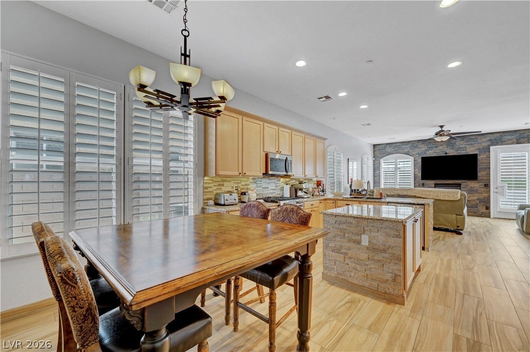 Henderson, Nevada, 89052, United States, 3 Bedrooms Bedrooms, ,3 BathroomsBathrooms,Residential,For Sale,2024085