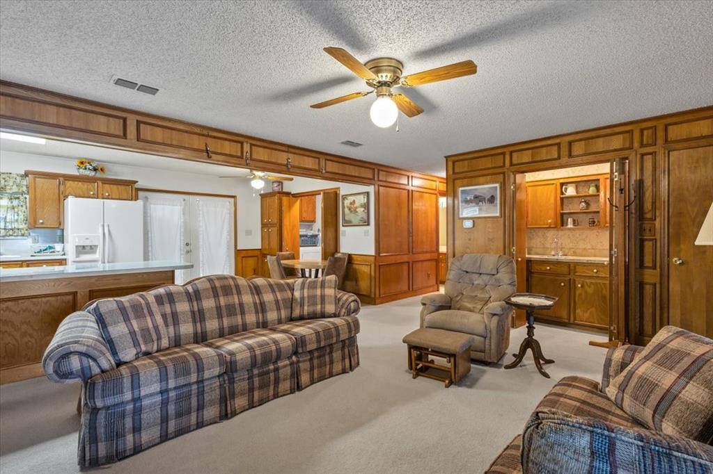 Kaufman, Texas, 75142, United States, 3 Bedrooms Bedrooms, ,2 BathroomsBathrooms,Residential,For Sale,1848066