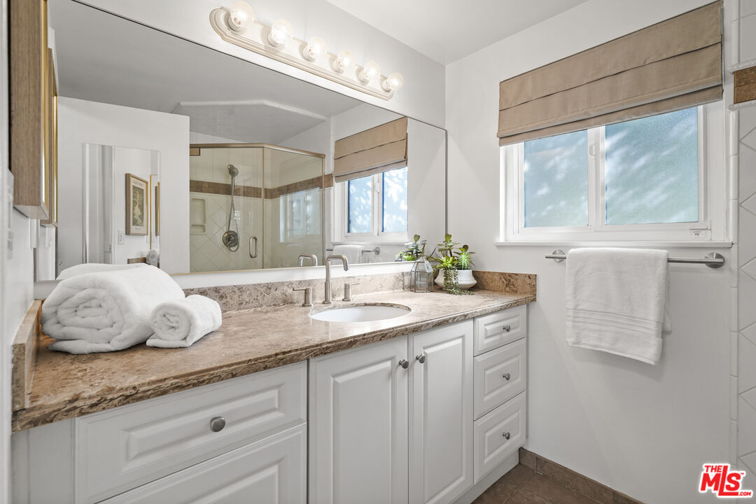 Porter Ranch, California, 91326, United States, 3 Bedrooms Bedrooms, ,2 BathroomsBathrooms,Residential,For Sale,1989253