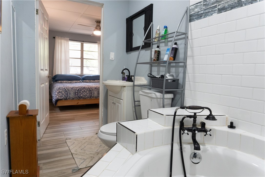 Fort Myers, Florida, 33916, United States, 4 Bedrooms Bedrooms, ,5 BathroomsBathrooms,Residential,For Sale,1975141