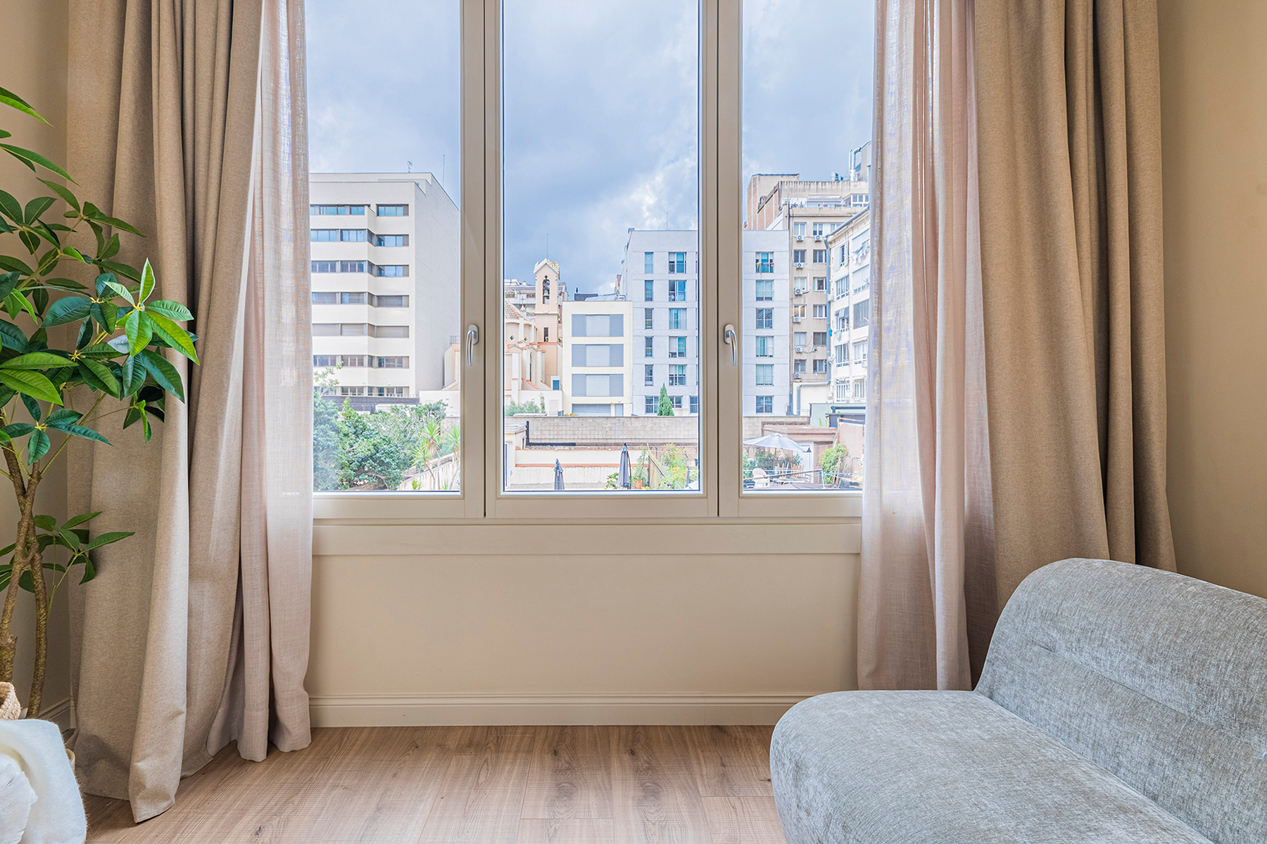  Renovated flat in historic building - L