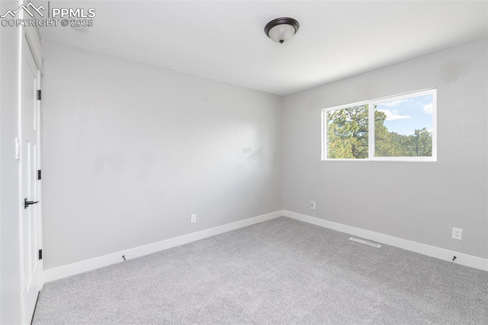 Monument, Colorado, 80132, United States, 4 Bedrooms Bedrooms, ,3 BathroomsBathrooms,Residential,For Sale,1930113