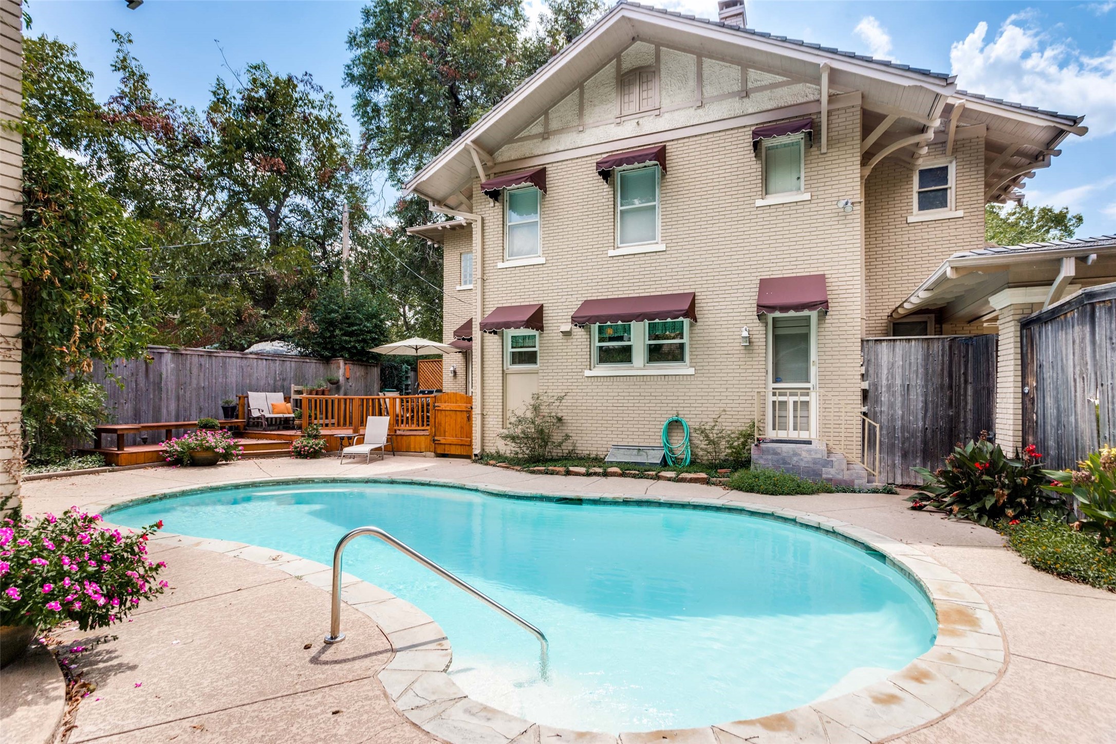 Fort Worth, Texas, 76110, United States, 4 Bedrooms Bedrooms, ,3 BathroomsBathrooms,Residential,For Sale,1940133