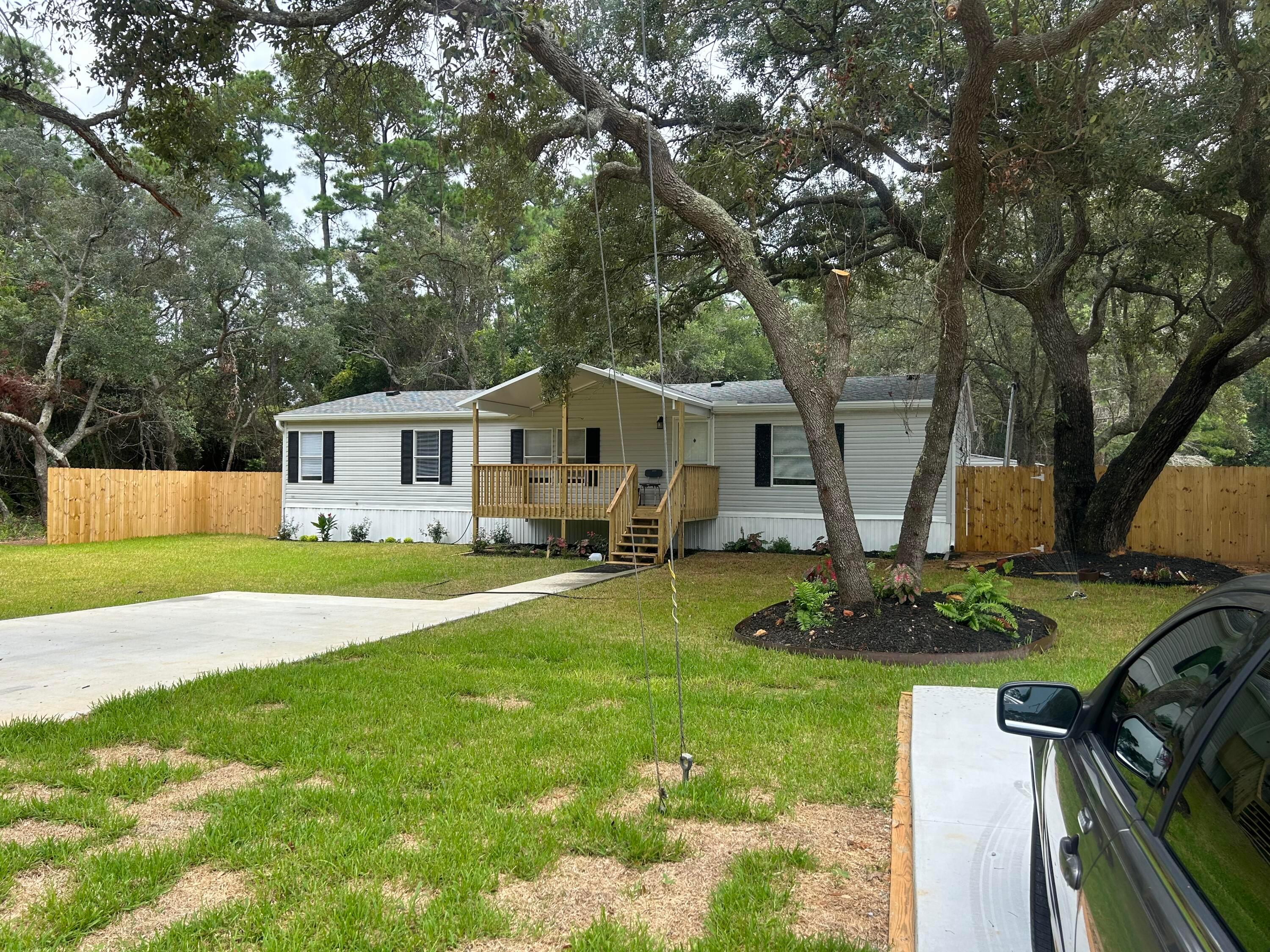 Charter Cir, Gulf Breeze, FL 32563