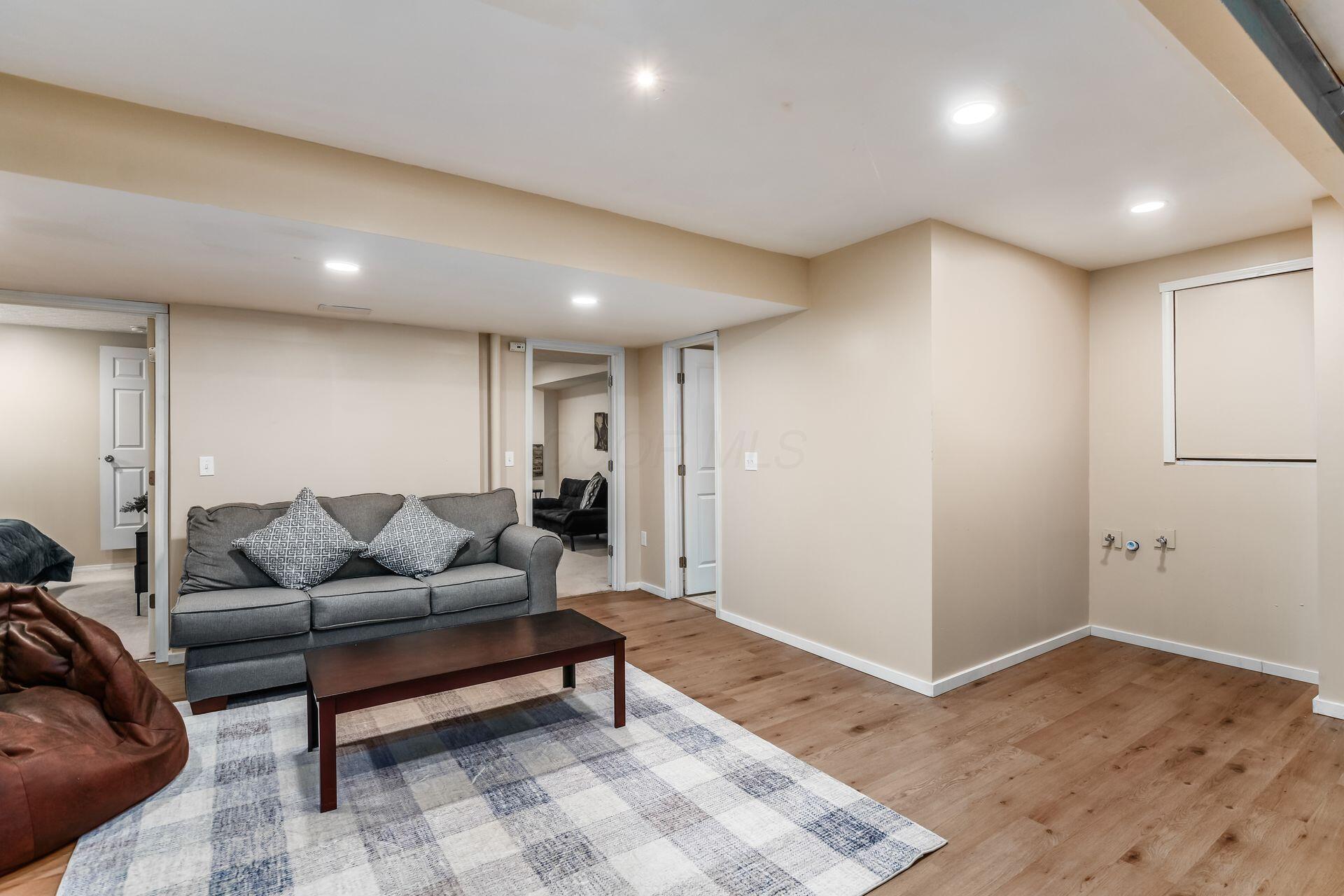 Hilliard, Ohio, 43026, United States, 4 Bedrooms Bedrooms, ,4 BathroomsBathrooms,Residential,For Sale,1965568