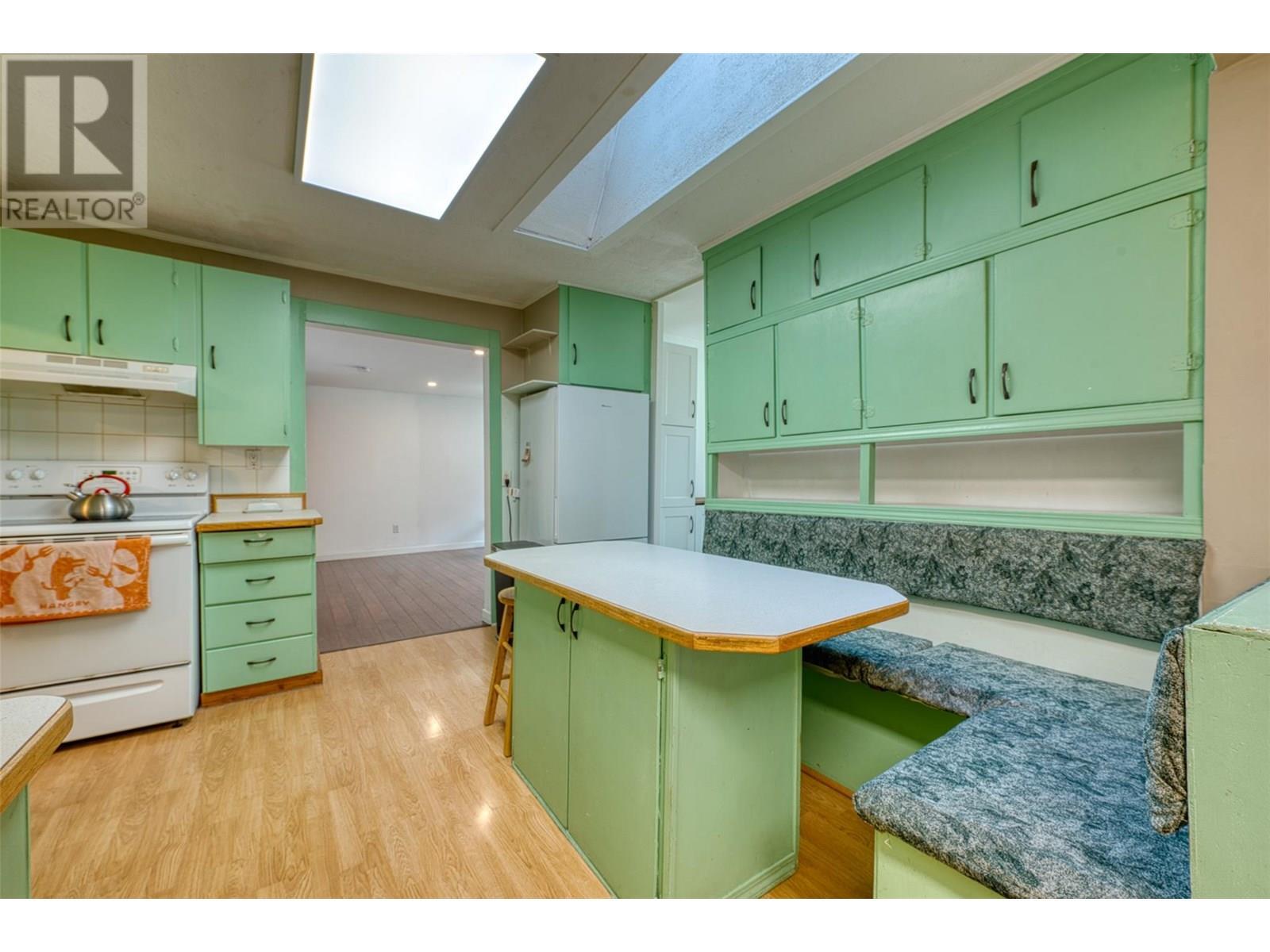 KELOWNA, British Columbia, V1Y 6S9, CA, 5 Bedrooms Bedrooms, ,3 BathroomsBathrooms,Residential,For Sale,1876948