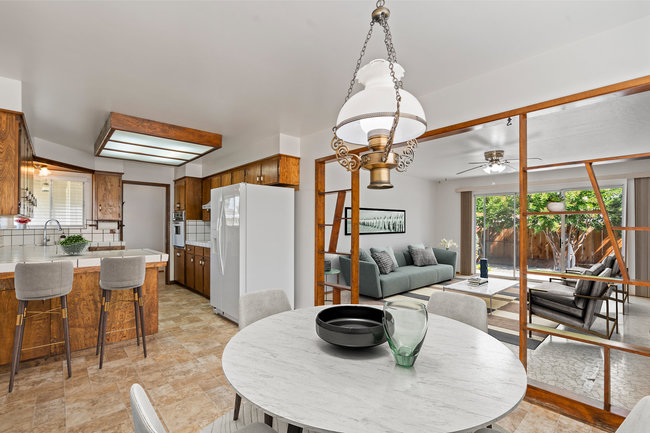 Hollister, California, 95023, United States, 3 Bedrooms Bedrooms, ,2 BathroomsBathrooms,Residential,For Sale,1942638