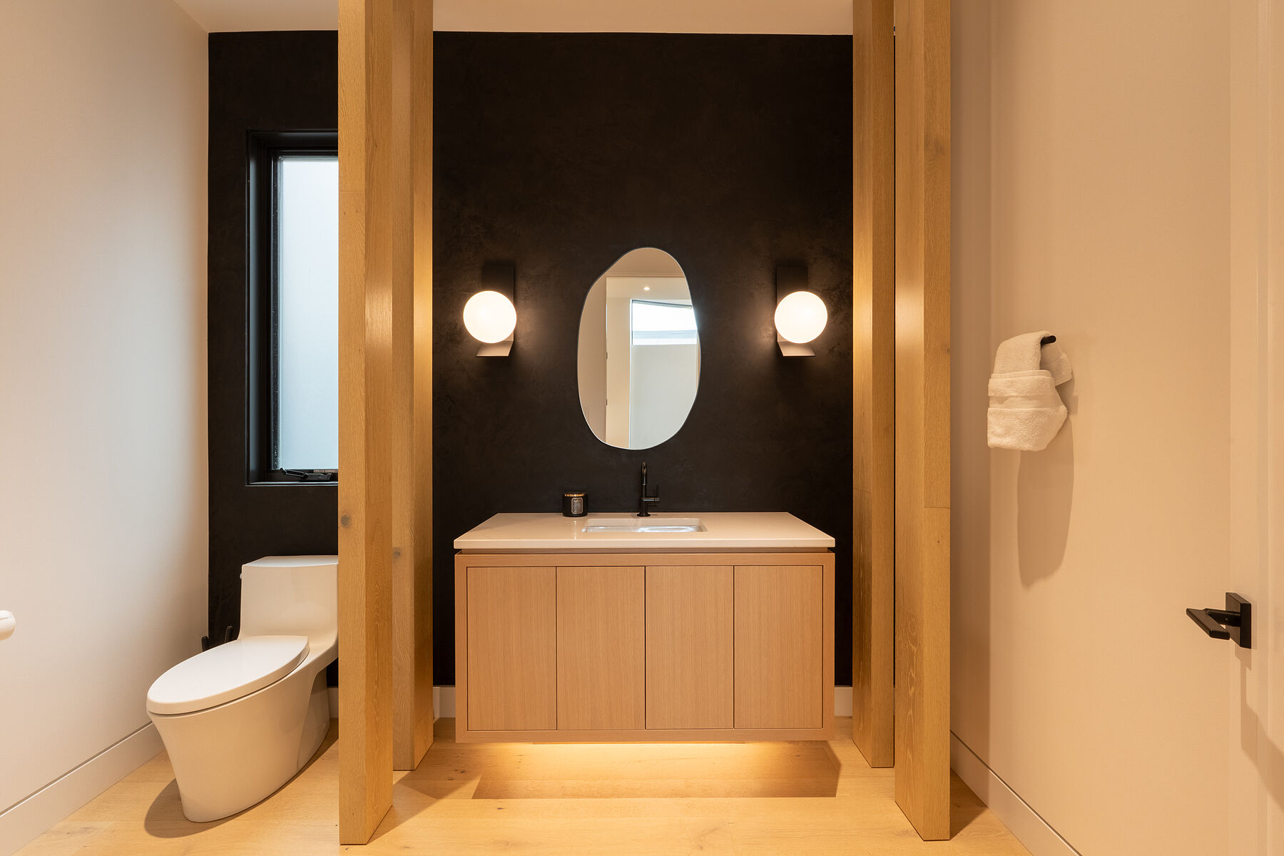  Luxury on the Abbott Corridor - 物件實景