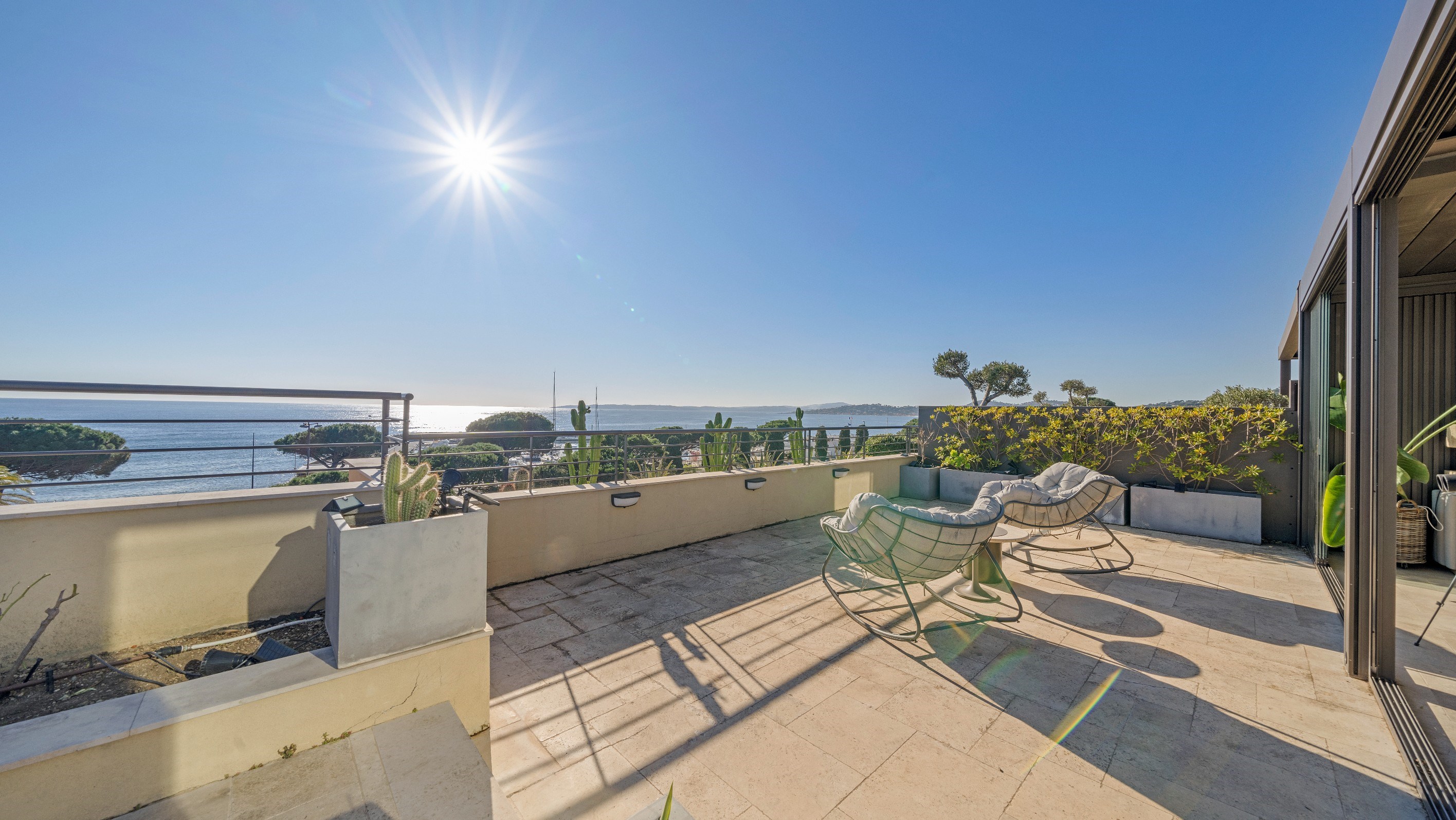  Luxury penthouse with 200 sqm rooftop terrace and sea views in Les Issambres - 物件實景