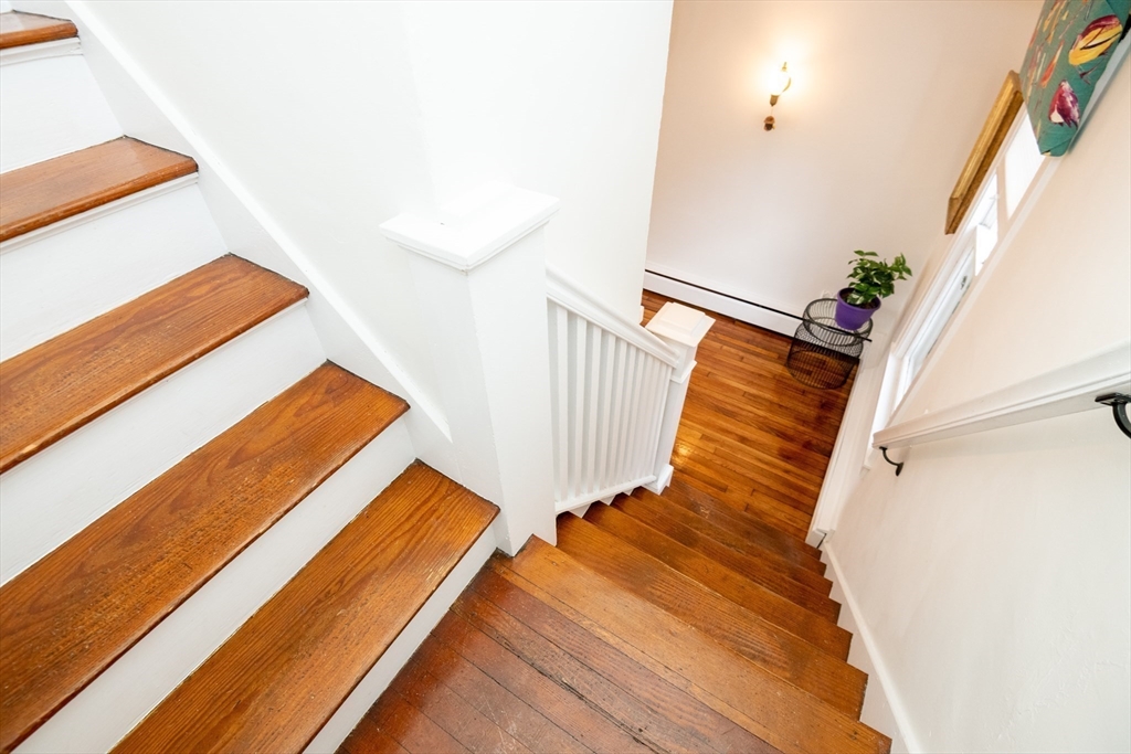 Stoneham, Massachusetts, 02180, United States, 3 Bedrooms Bedrooms, ,1 BathroomBathrooms,Residential,For Sale,1974413