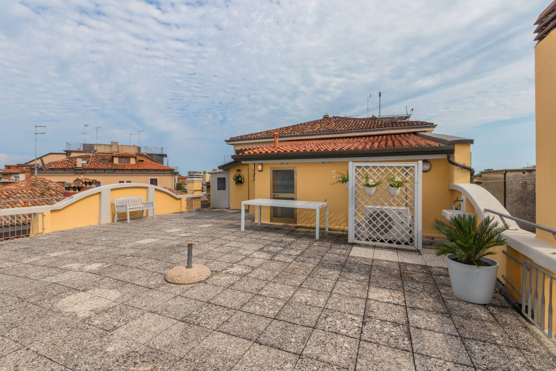 Venezia, Venezia, 30100, IT, 4 Bedrooms Bedrooms, ,2 BathroomsBathrooms,Residential,For Sale,1786336