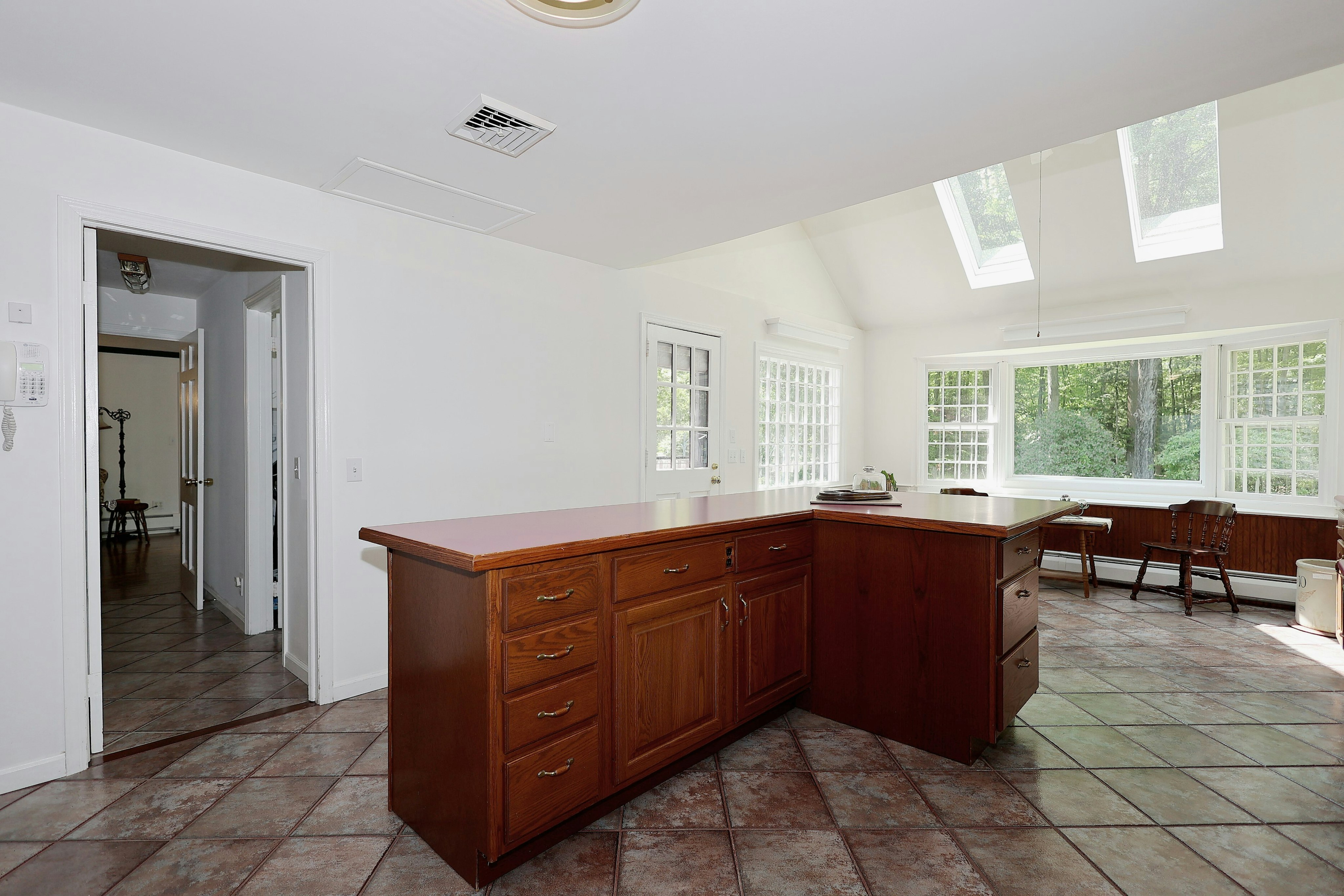  Classic New England Colonial - 物件實景