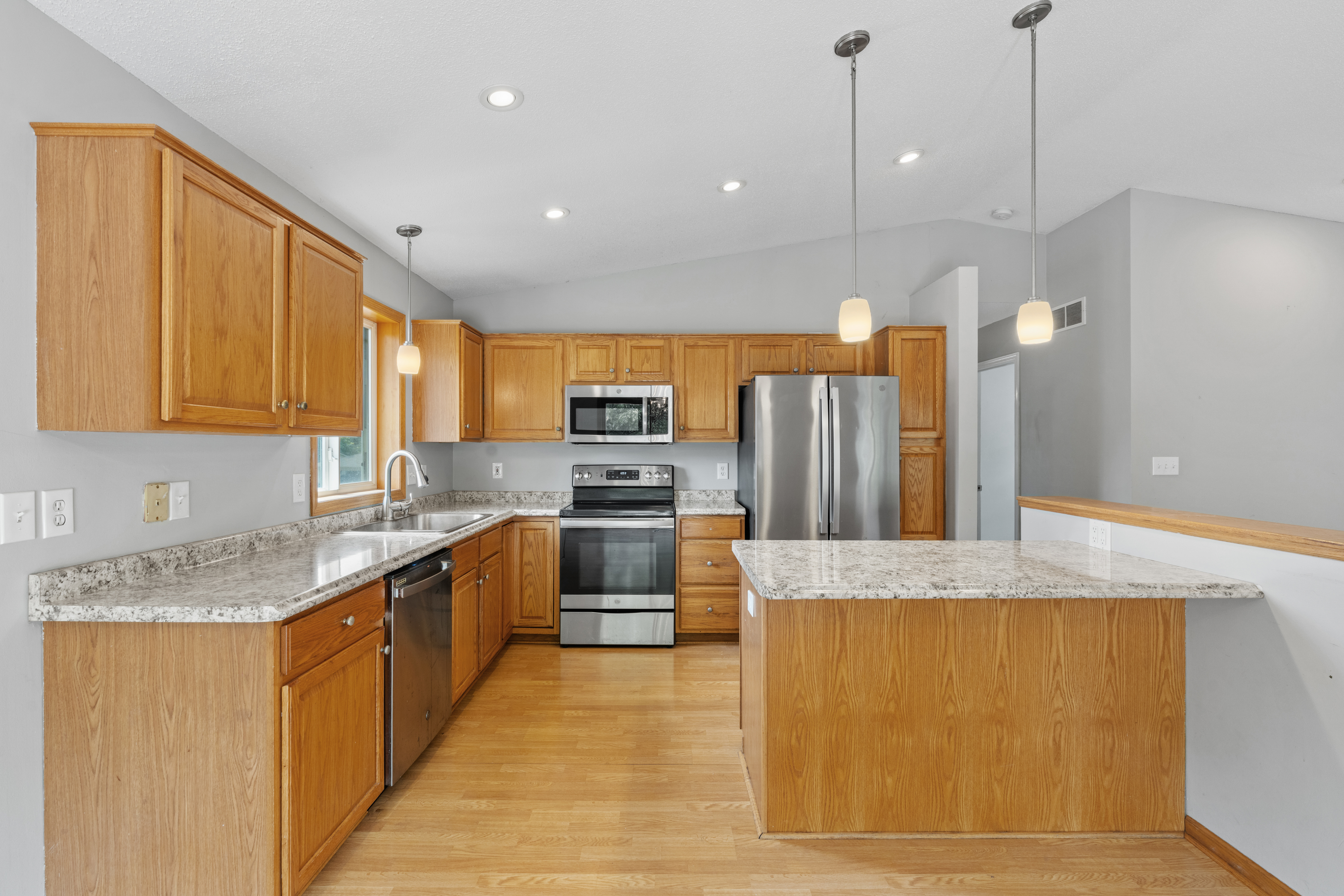  Thoughtfully Maintained Living with Modern Style and Ease - 物件實景