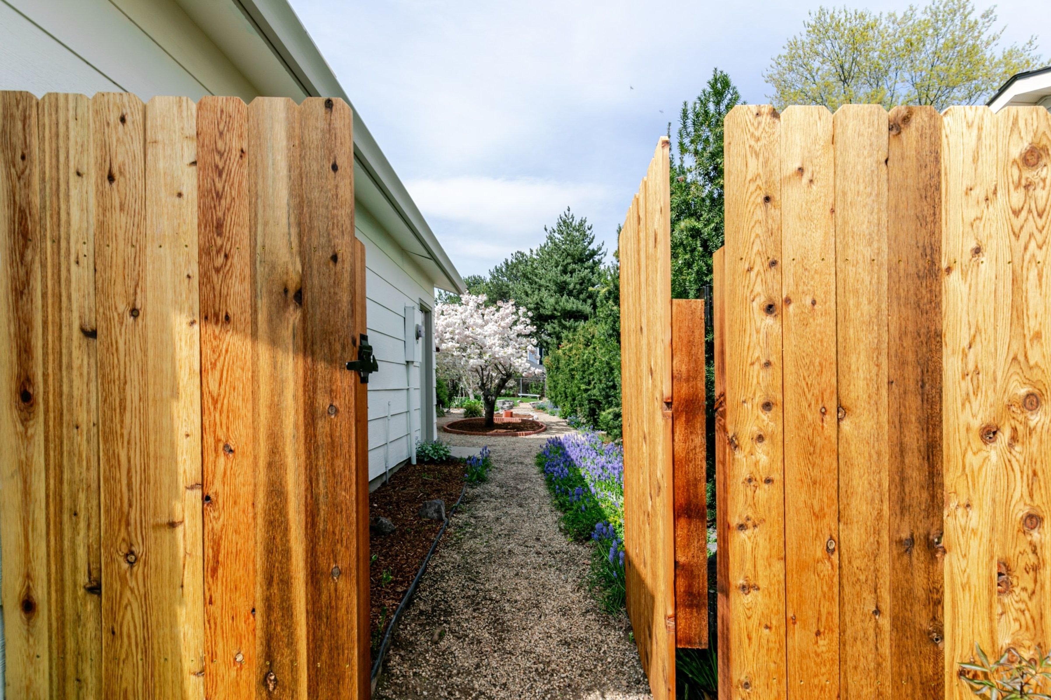  Parklike Yard With 3 Bedroom 2 Bath Home - 物件實景