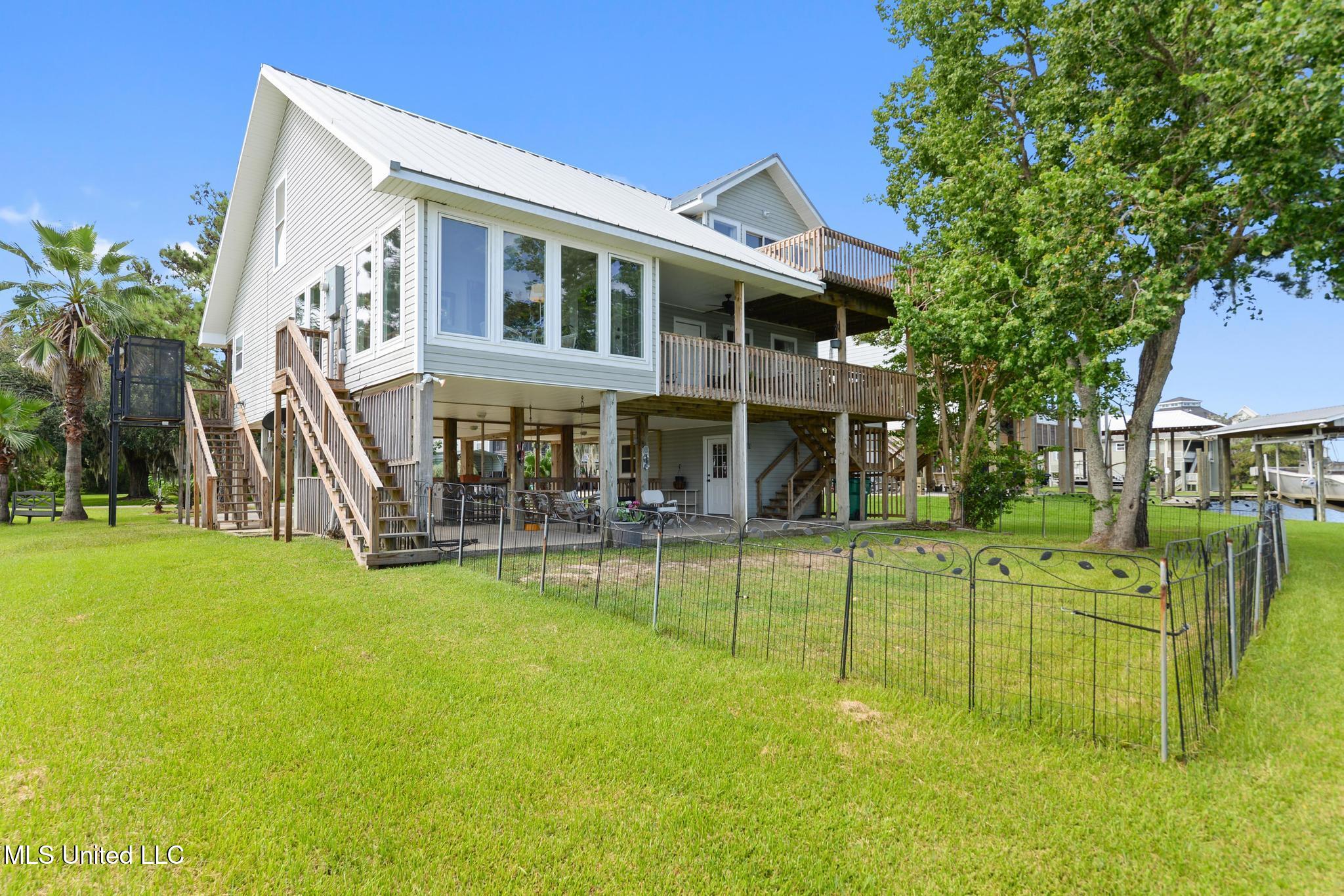 Bay Saint Louis, Mississippi, 39520, United States, 2 Bedrooms Bedrooms, ,2 BathroomsBathrooms,Residential,For Sale,1913082
