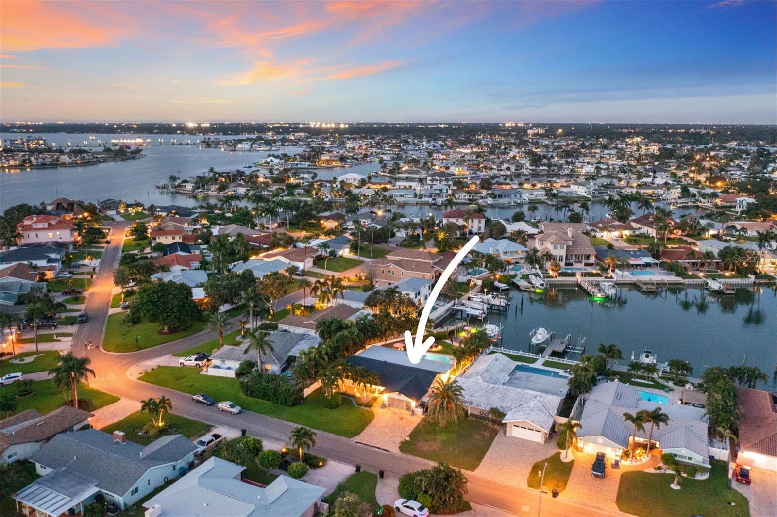 St. Petersburg, Florida, 33707, United States, 3 Bedrooms Bedrooms, ,2 BathroomsBathrooms,Residential,For Sale,1978831