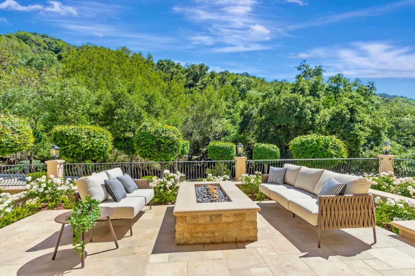 Los Gatos, California, 95032, United States, 8 Bedrooms Bedrooms, ,11 BathroomsBathrooms,Residential,For Sale,1855941