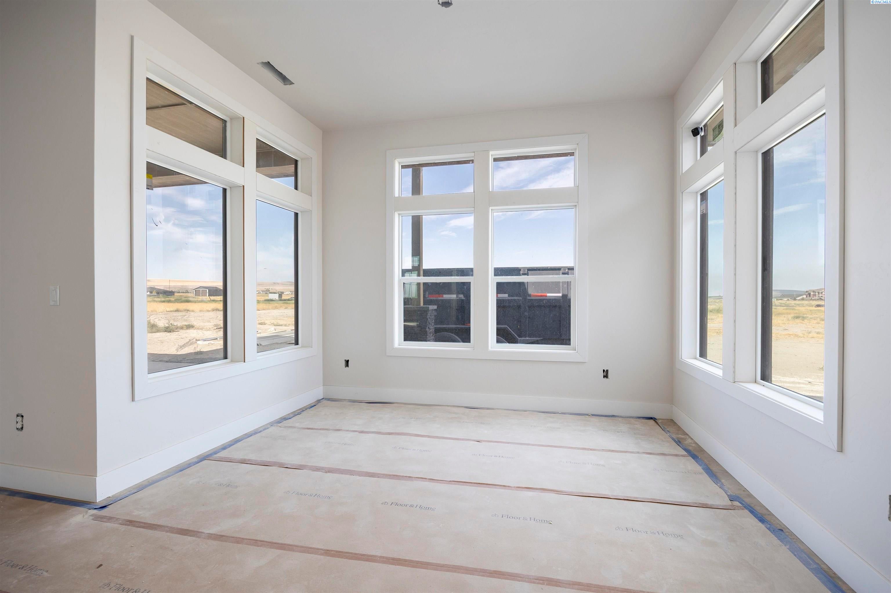 Kennewick, Washington, 99338, United States, 4 Bedrooms Bedrooms, ,3 BathroomsBathrooms,Residential,For Sale,1835478