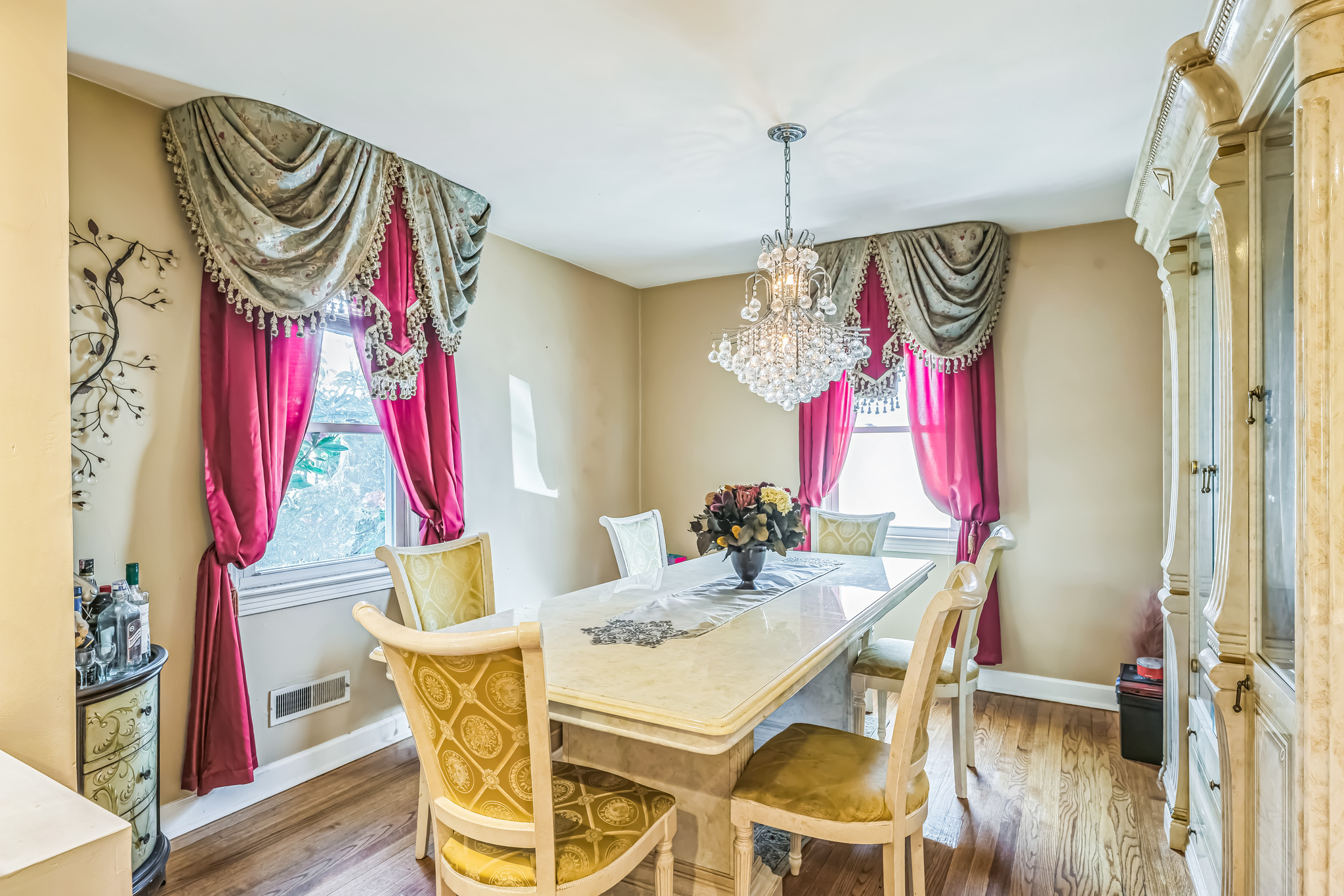 Elmwood Park, New Jersey, 07407, United States, 4 Bedrooms Bedrooms, ,3 BathroomsBathrooms,Residential,For Sale,1921760