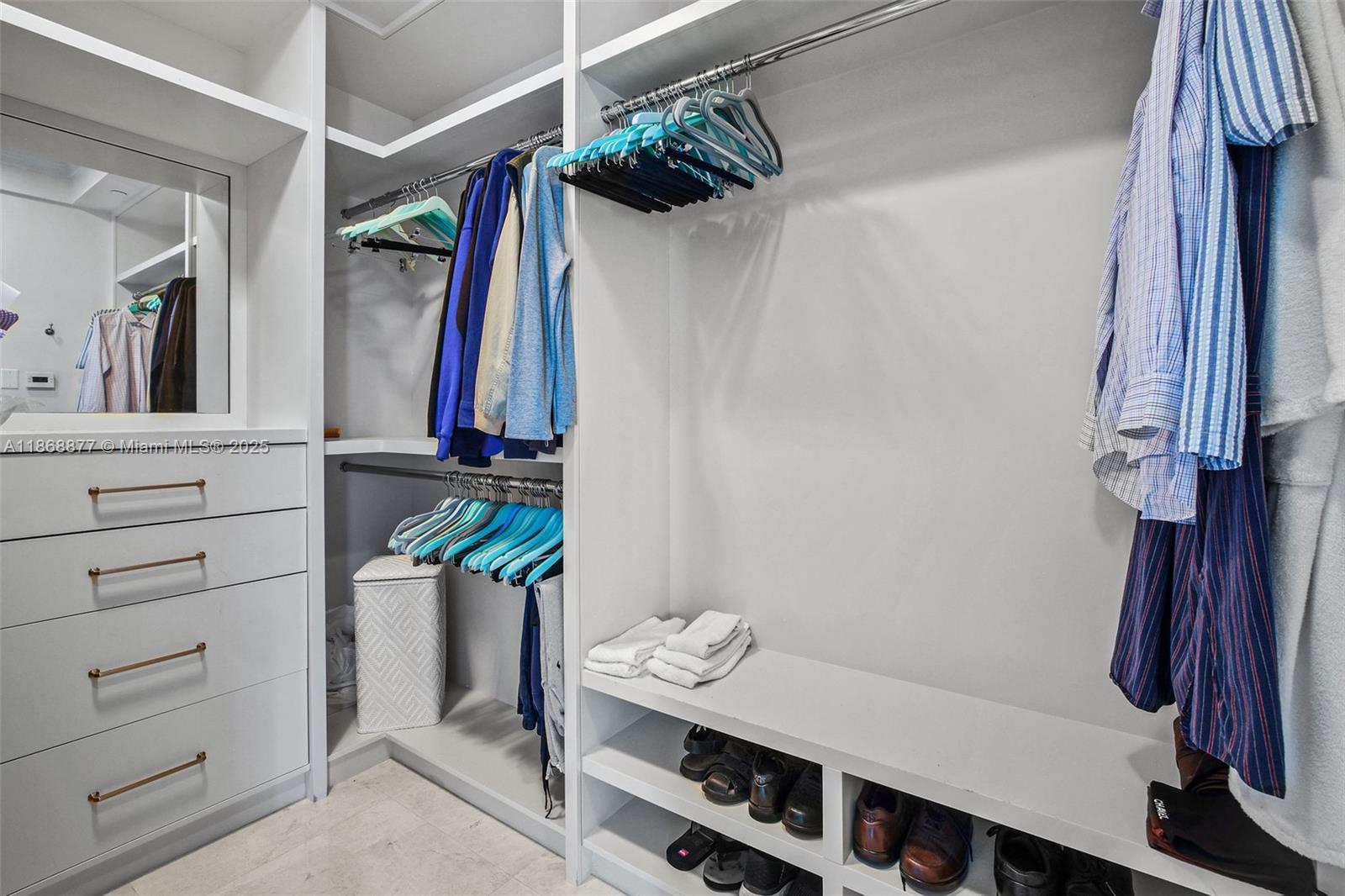 Miami Beach, Florida, 33140, United States, 3 Bedrooms Bedrooms, ,4 BathroomsBathrooms,Residential,For Sale,1934694