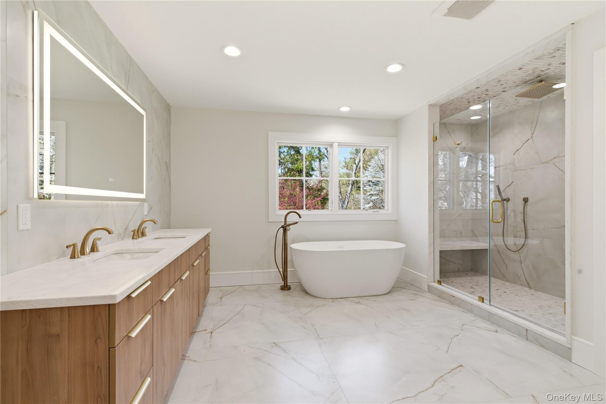  654 Caledonia Road, Dix Hills, NY, 11746 - 物件實景