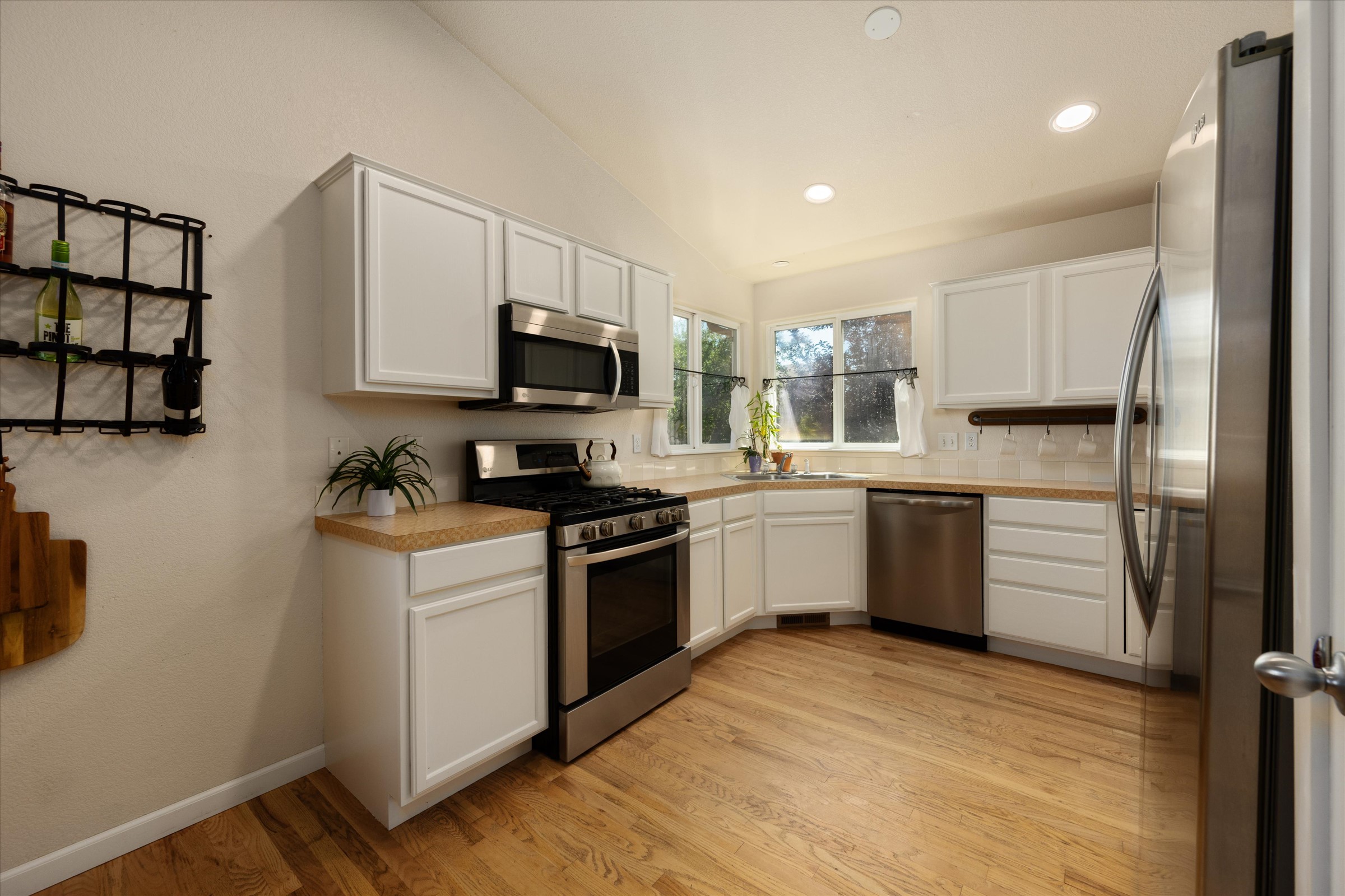  Main-Level Living Meets Unbeatable Storage and Outdoor Space - 物件實景